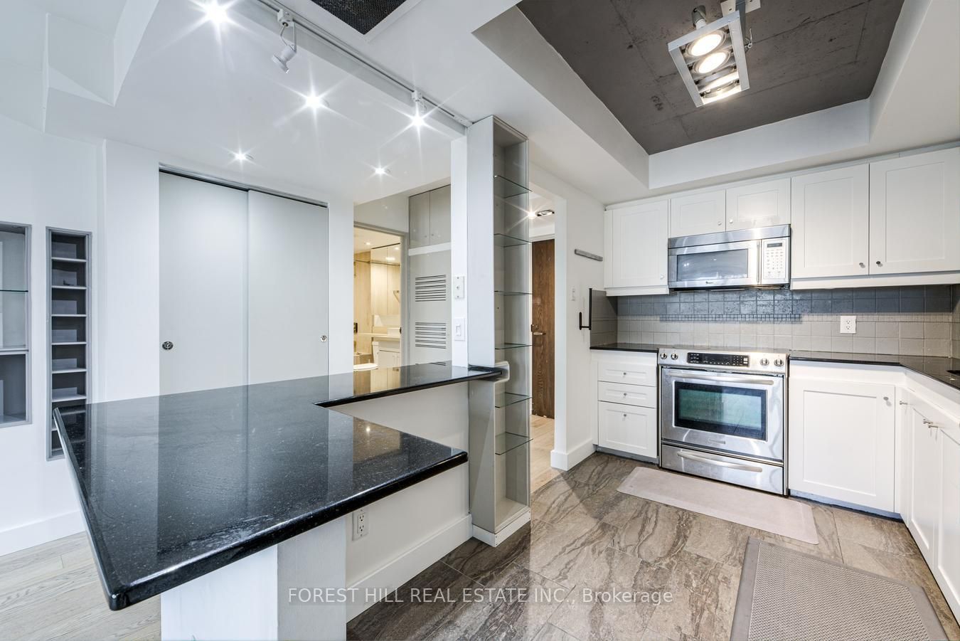 65 Harbour Square 1707 Property Photo 7
