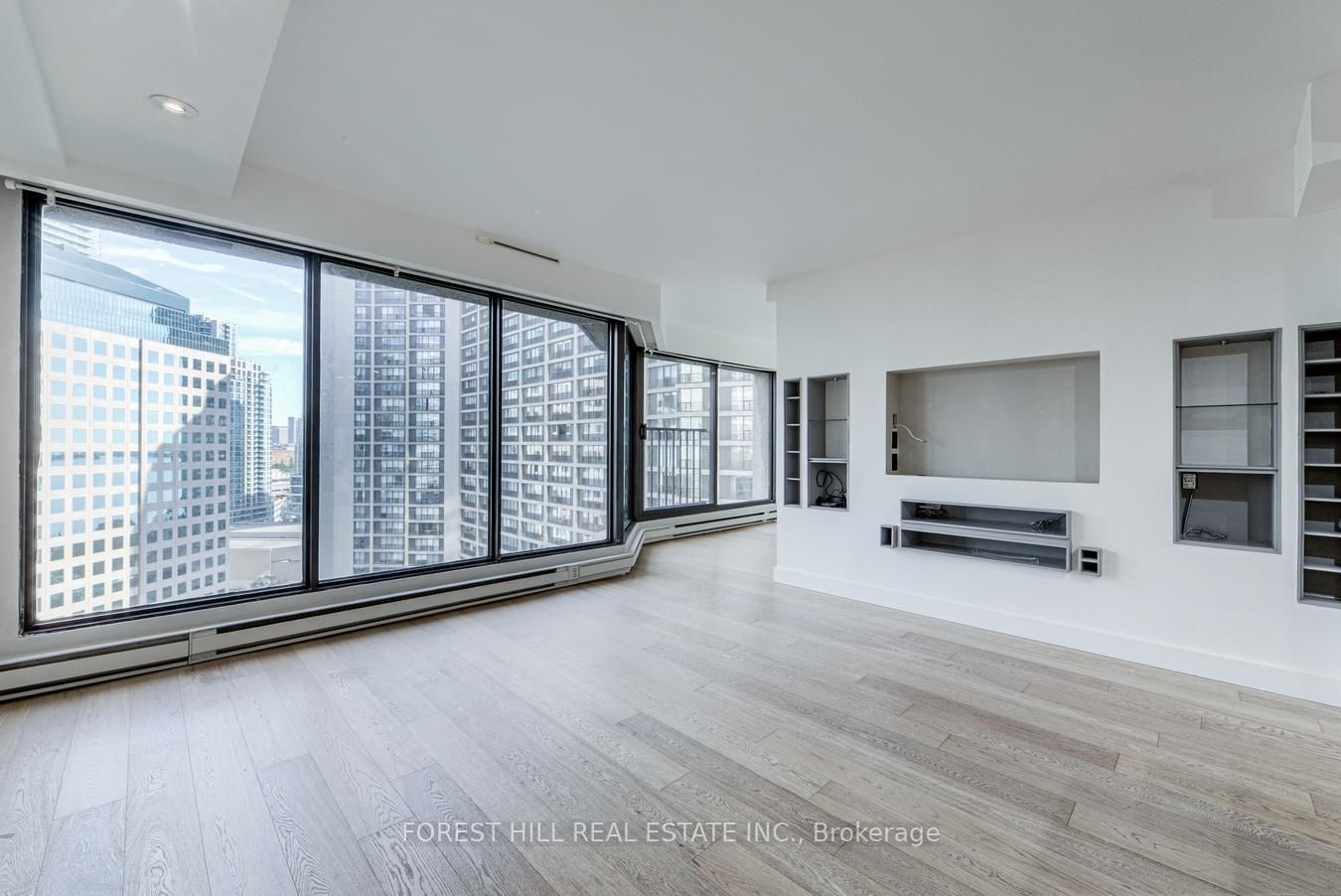 65 Harbour Square 1707 Property Photo 8