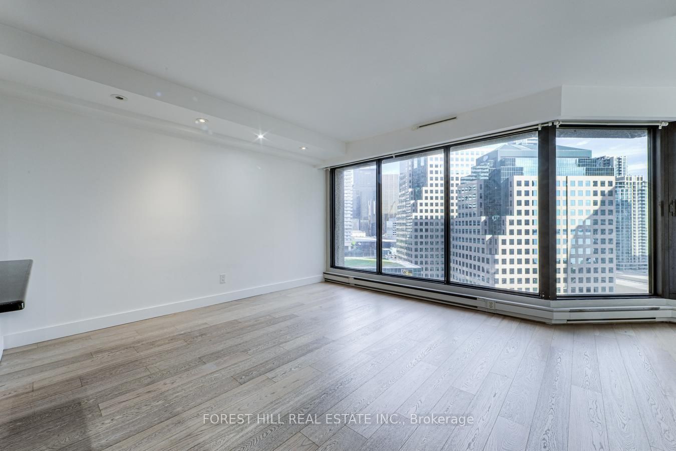 65 Harbour Square 1707 Property Photo 9