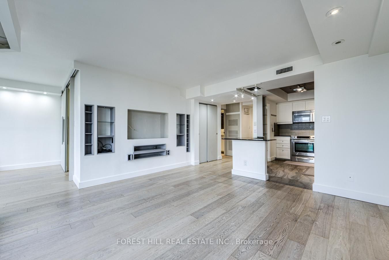 65 Harbour Square 1707 Property Photo 10