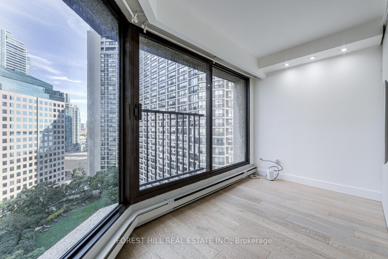 65 Harbour Square 1707 Property Photo 13