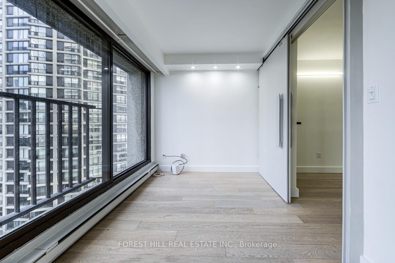 65 Harbour Square 1707 Property Photo 14