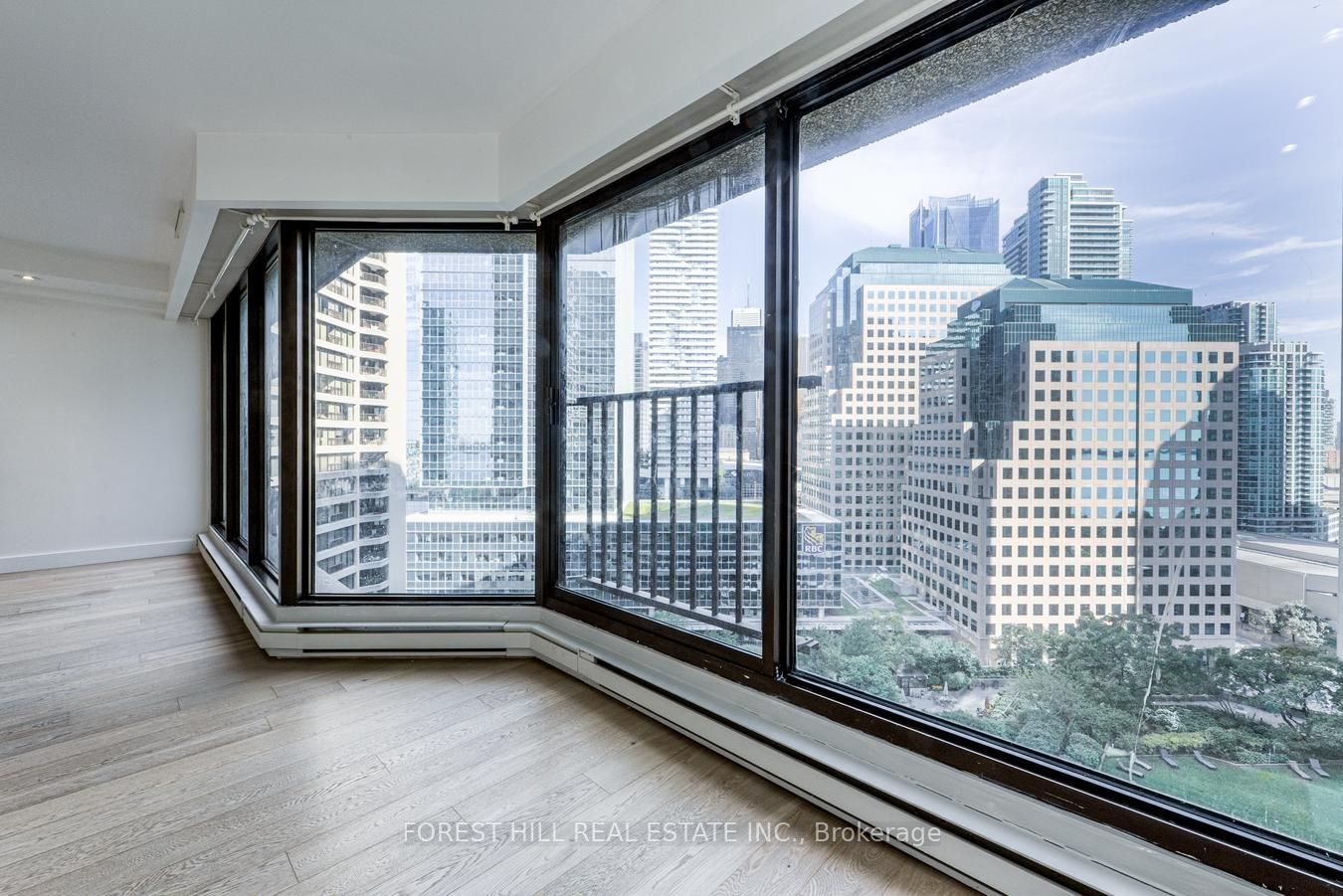 65 Harbour Square 1707 Property Photo 15