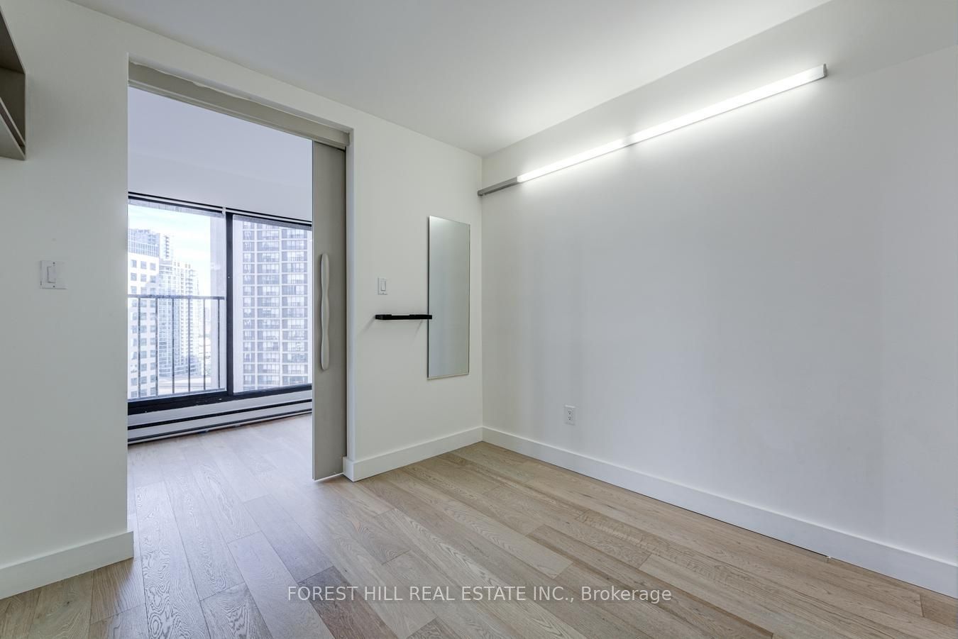 65 Harbour Square 1707 Property Photo 17