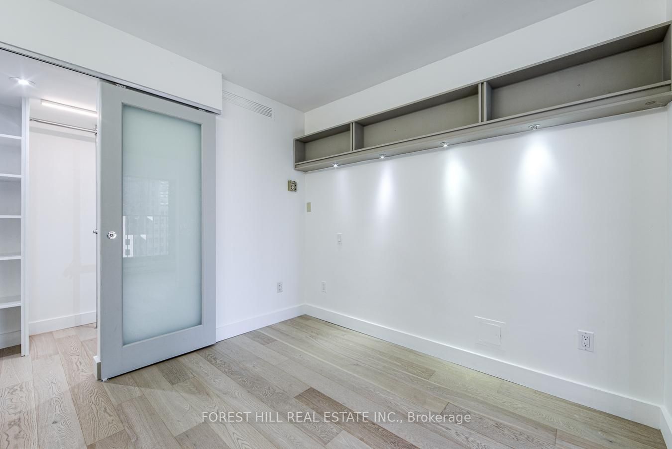 65 Harbour Square 1707 Property Photo 18