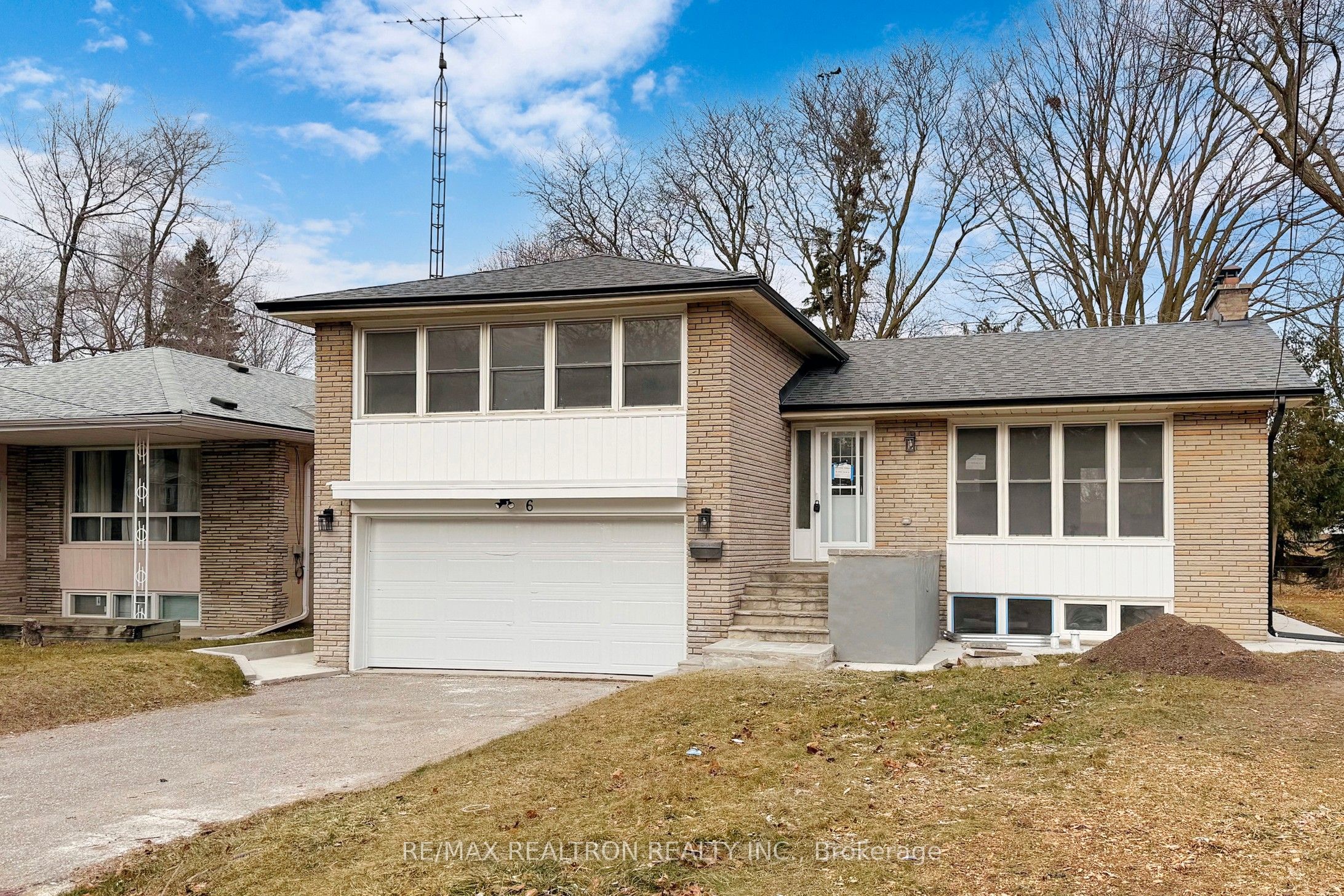 6 Deering Crescent Property Photo 1