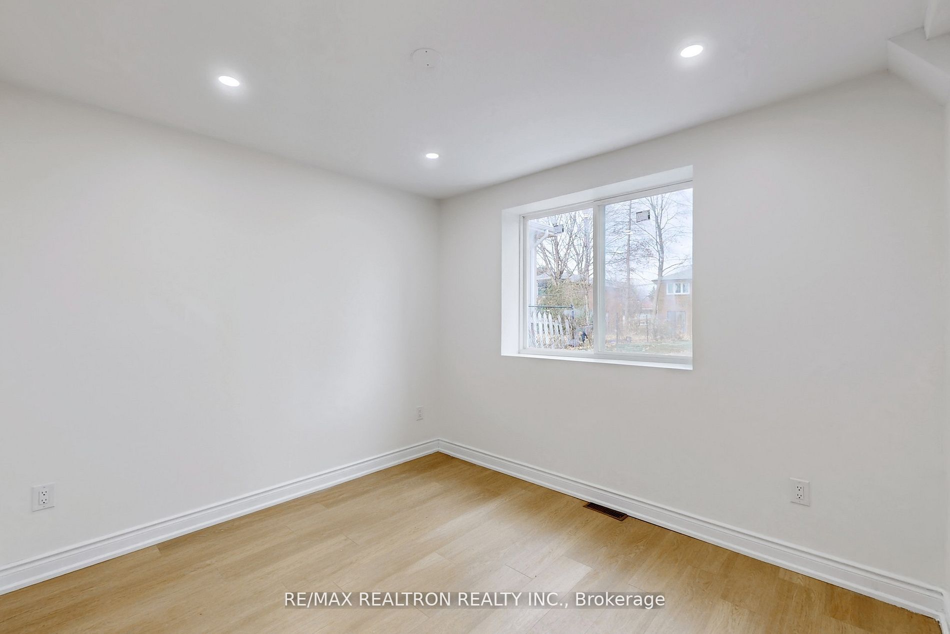 6 Deering Crescent Property Photo 3