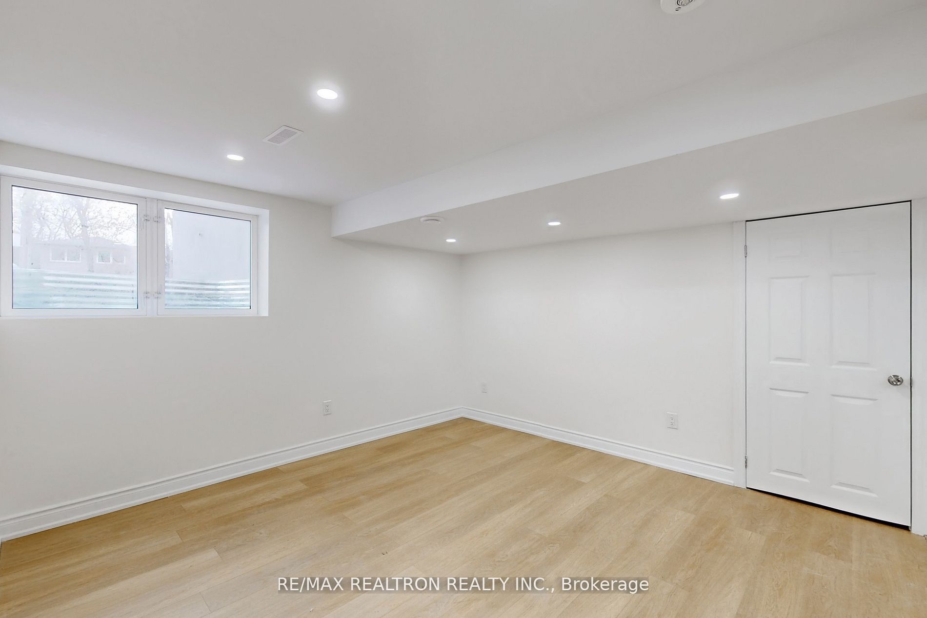 6 Deering Crescent Property Photo 4