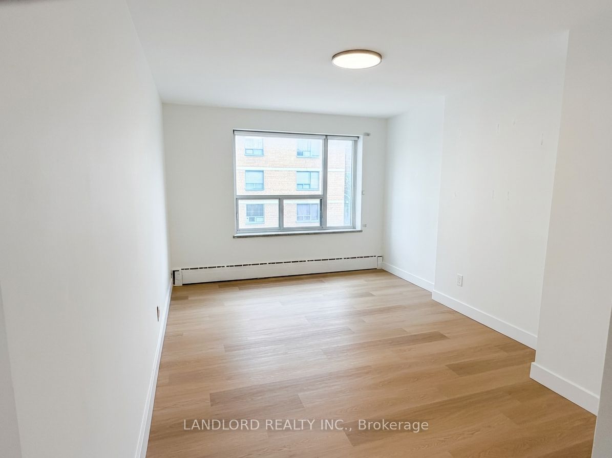 420 Eglinton Avenue E 402 Property Photo 11