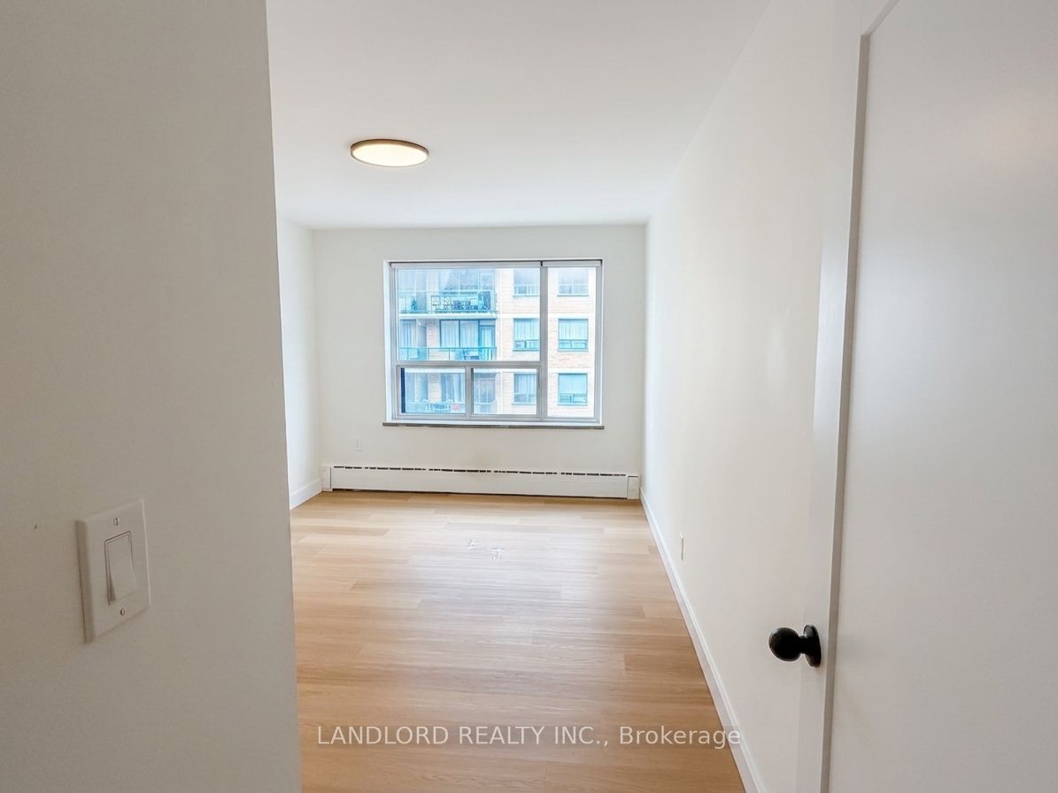 420 Eglinton Avenue E 402 Property Photo 14