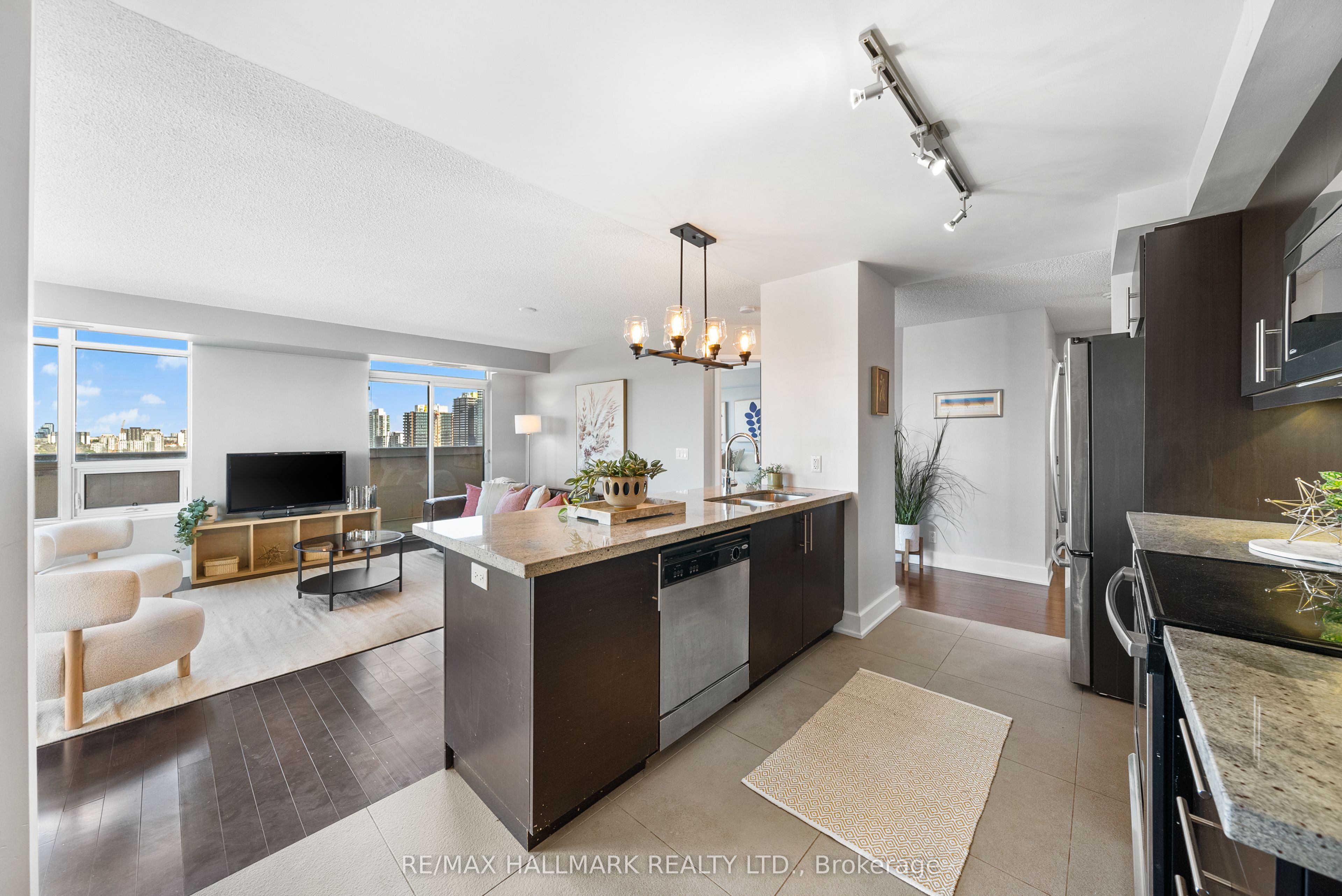 676 Sheppard Avenue E 708