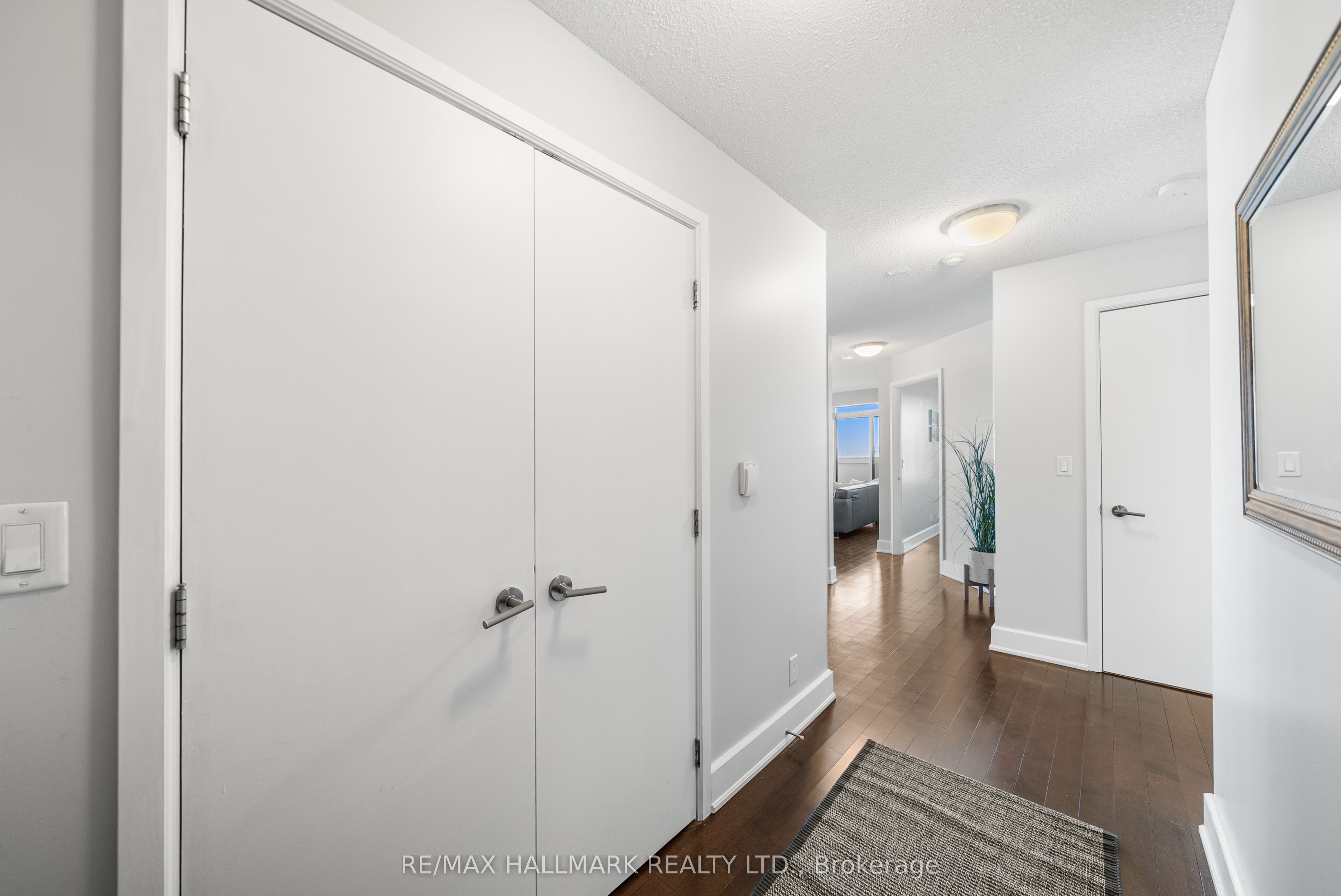 676 Sheppard Avenue E 708 Property Photo 3