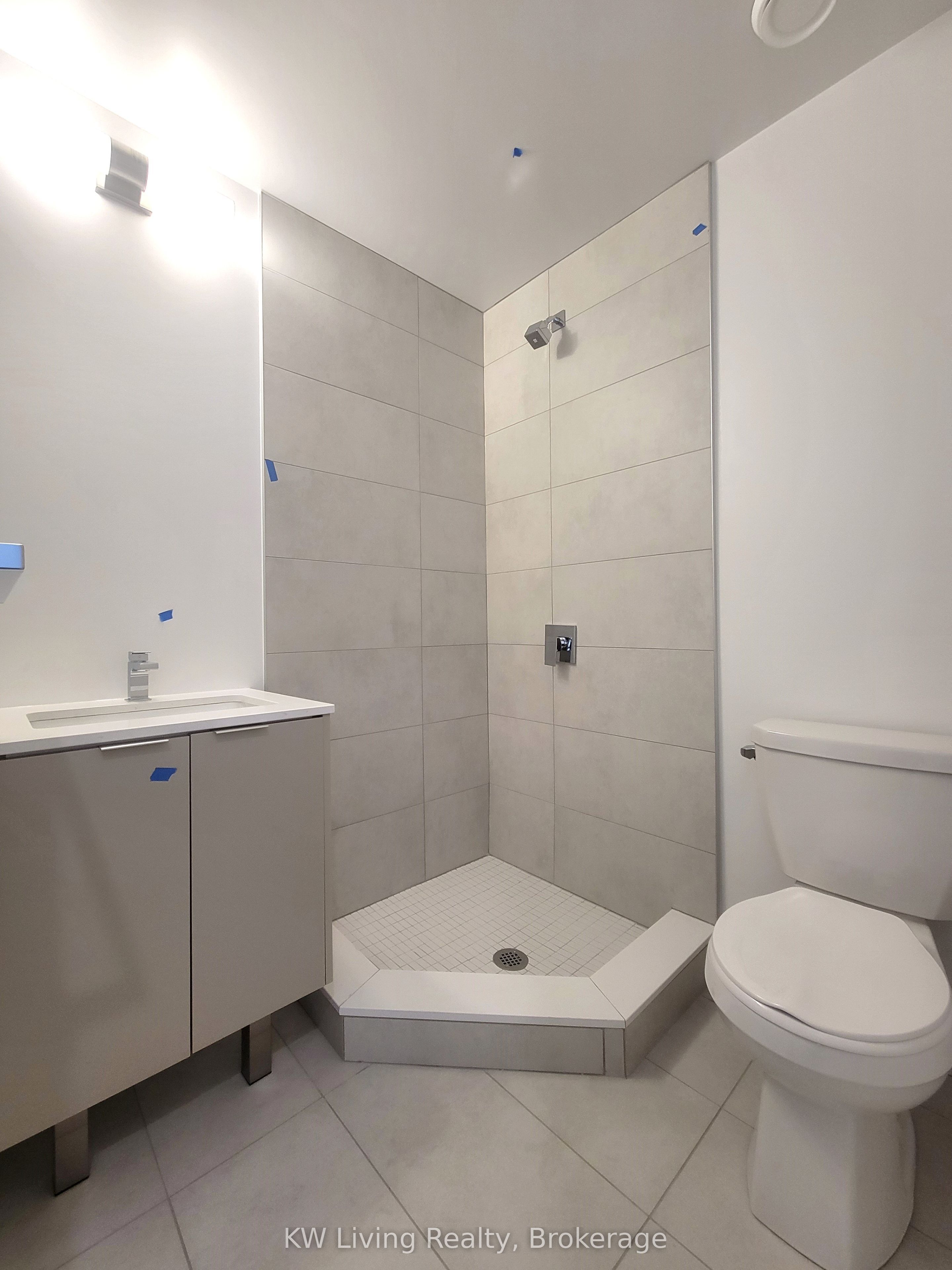 8 Tippett Road 101 Property Photo 11