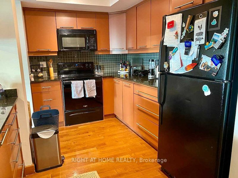 99 Harbour Square 2012 Property Photo 9