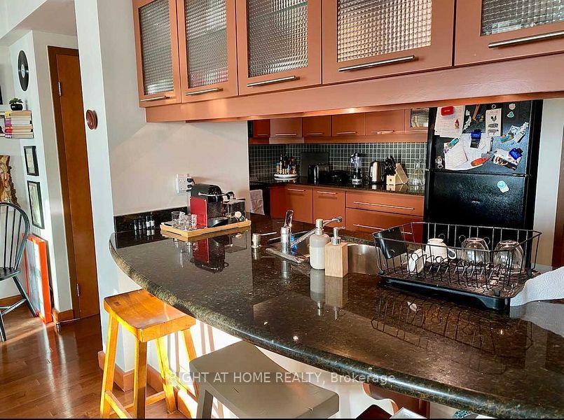 99 Harbour Square 2012 Property Photo 10