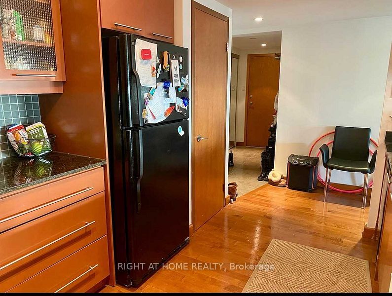 99 Harbour Square 2012 Property Photo 11