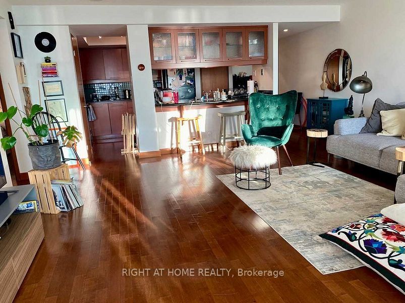 99 Harbour Square 2012 Property Photo 12