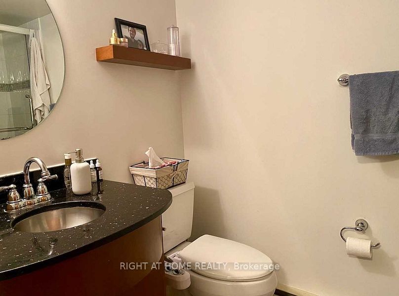 99 Harbour Square 2012 Property Photo 17
