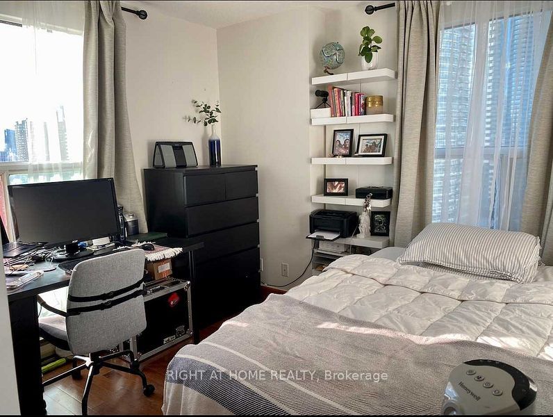 99 Harbour Square 2012 Property Photo 19
