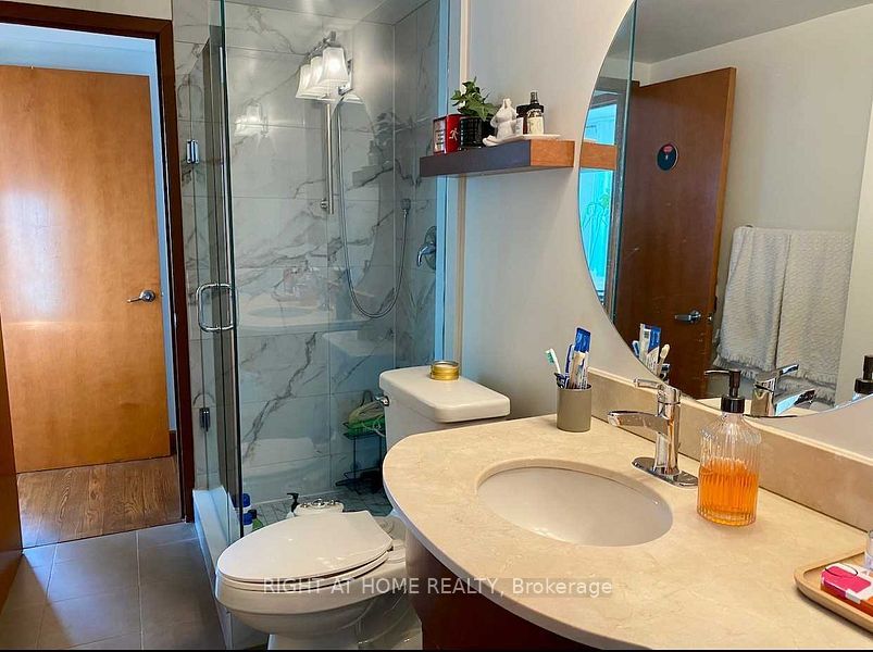 99 Harbour Square 2012 Property Photo 20