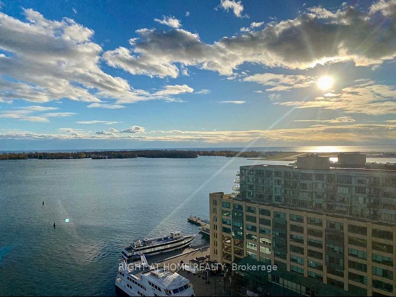 99 Harbour Square 2012 Property Photo 22
