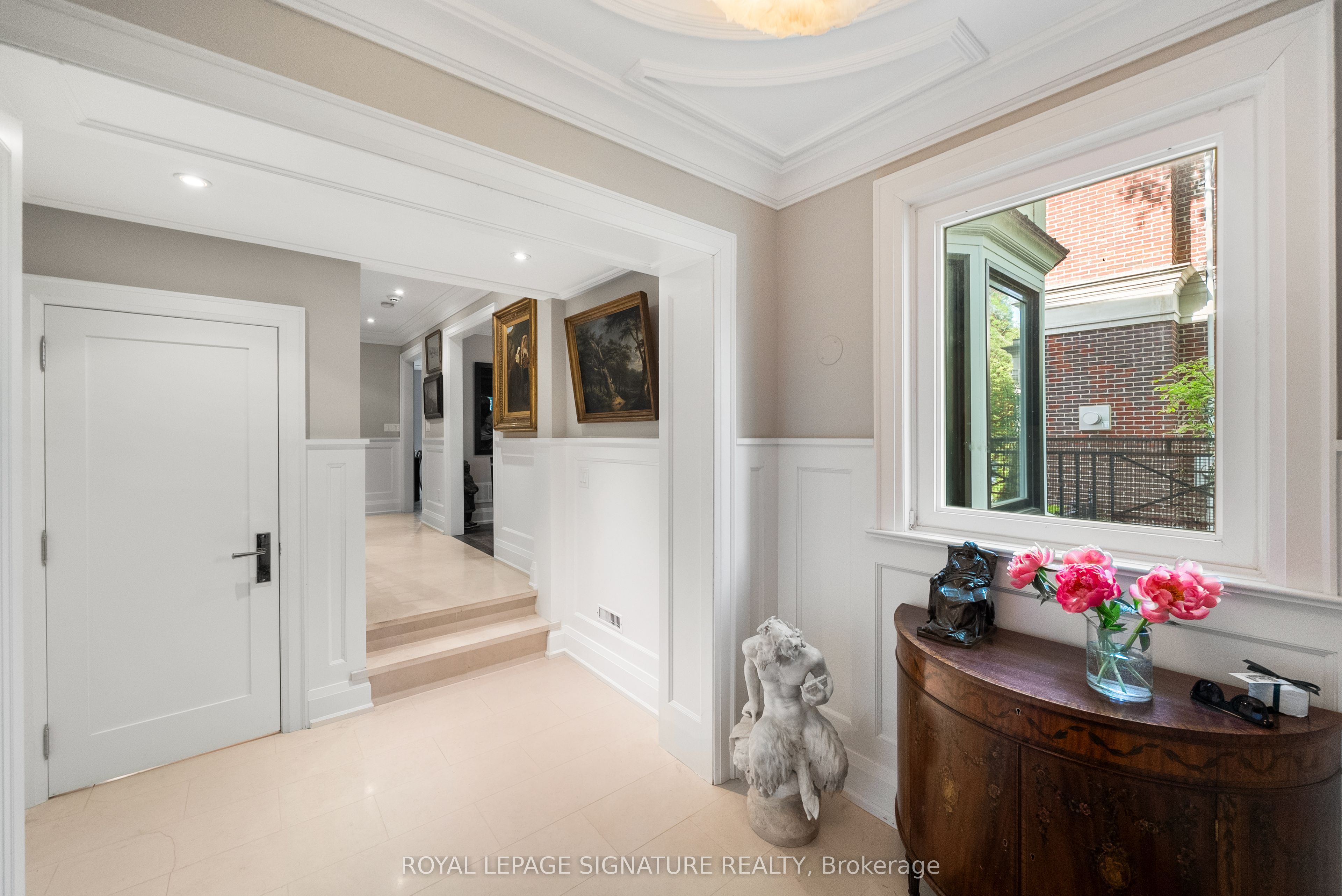 230 Strathallan Wood Property Photo 6