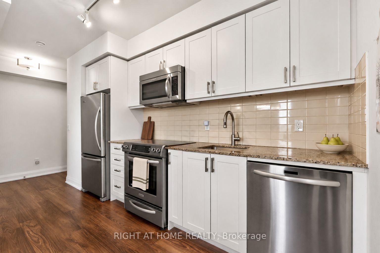 18 Graydon Hall Drive 509 Property Photo 11