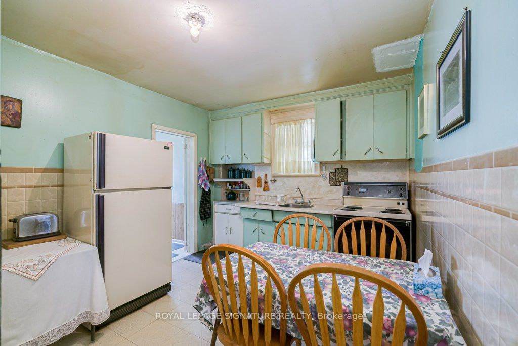 724 Vaughan Road Property Photo 8