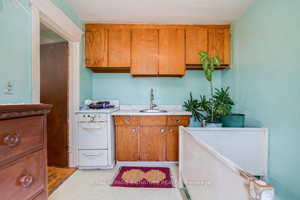 724 Vaughan Road Property Photo 12