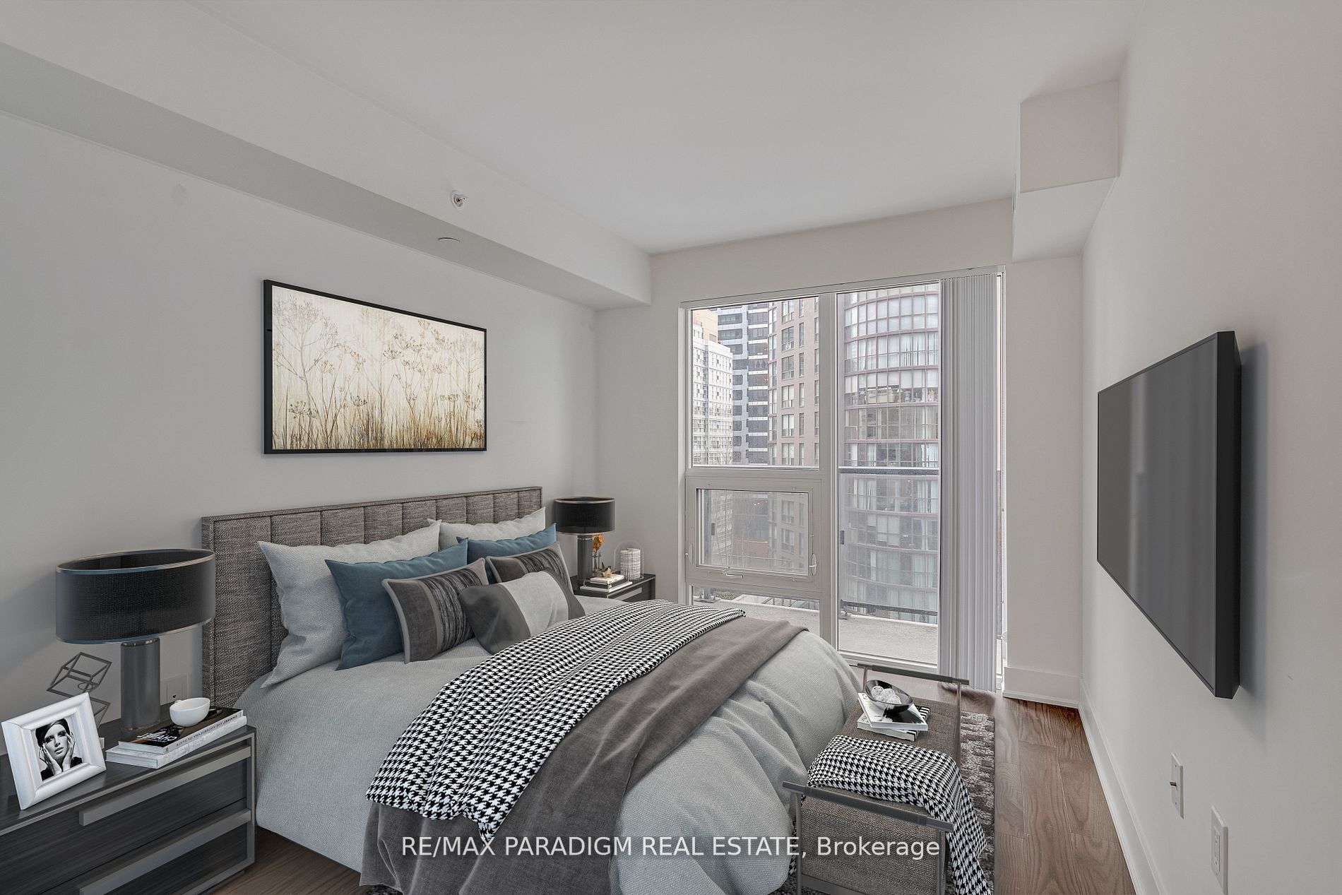 955 Bay Street 2501 Property Photo 6