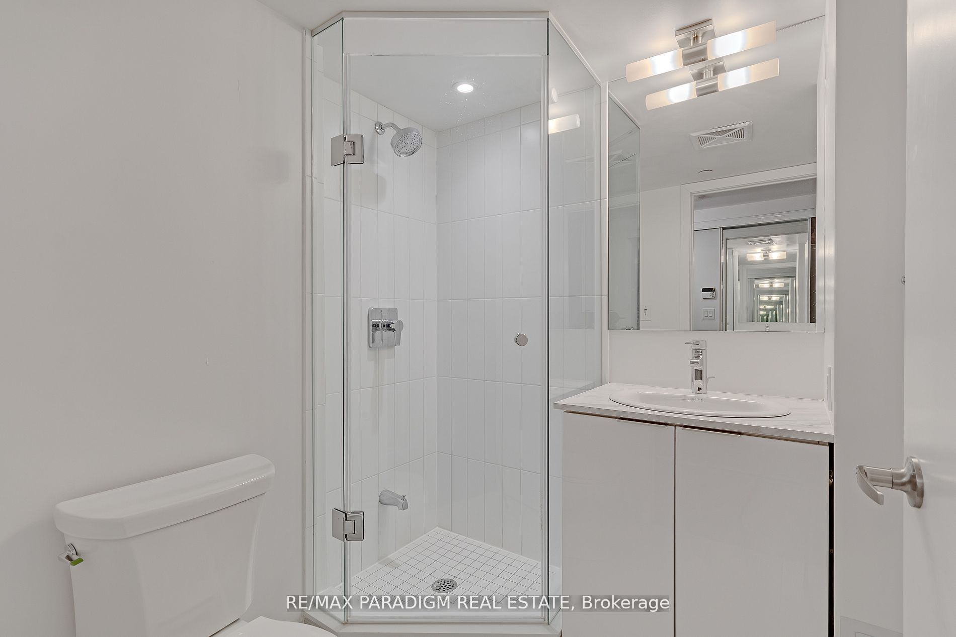 955 Bay Street 2501 Property Photo 8