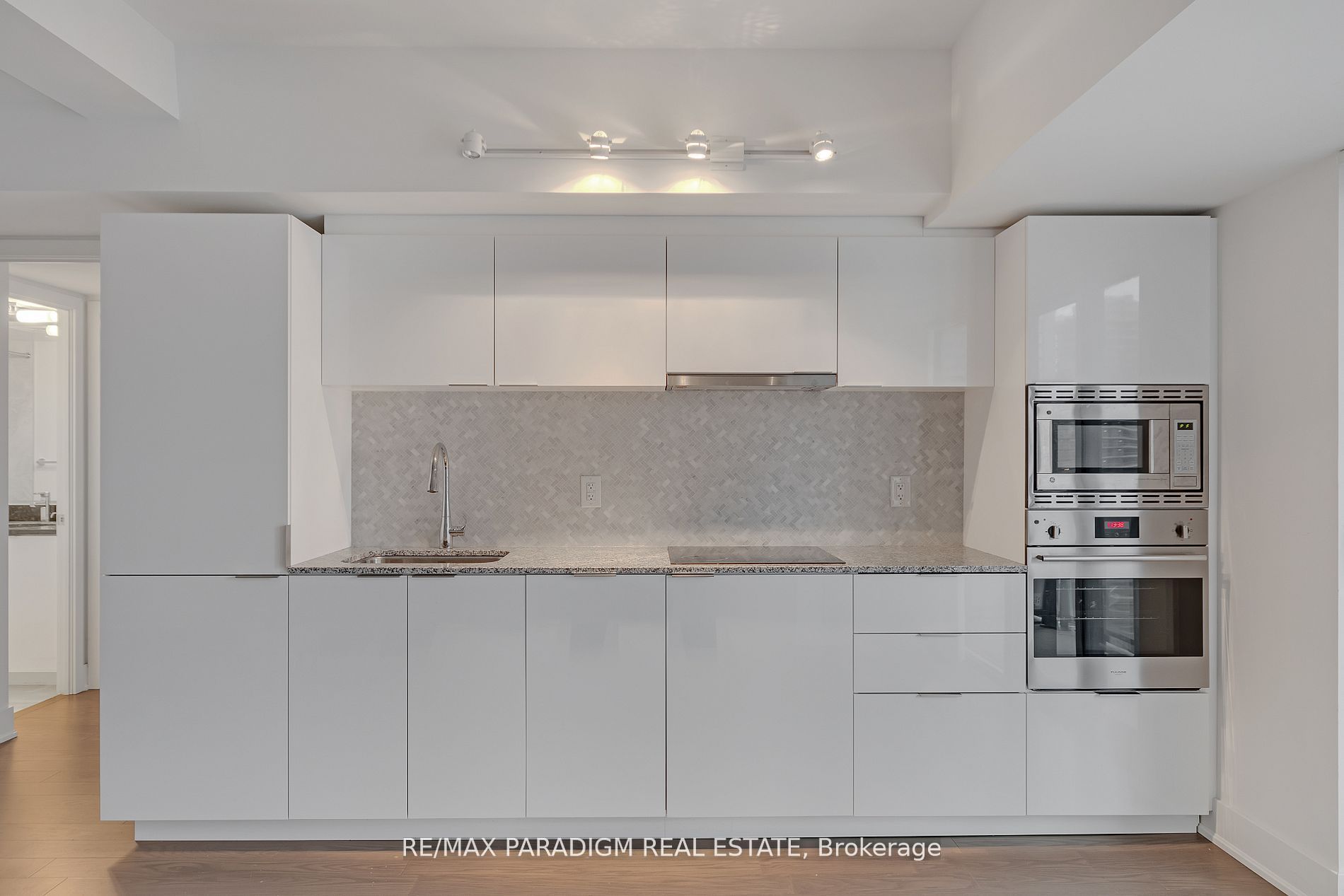 955 Bay Street 2501 Property Photo 9