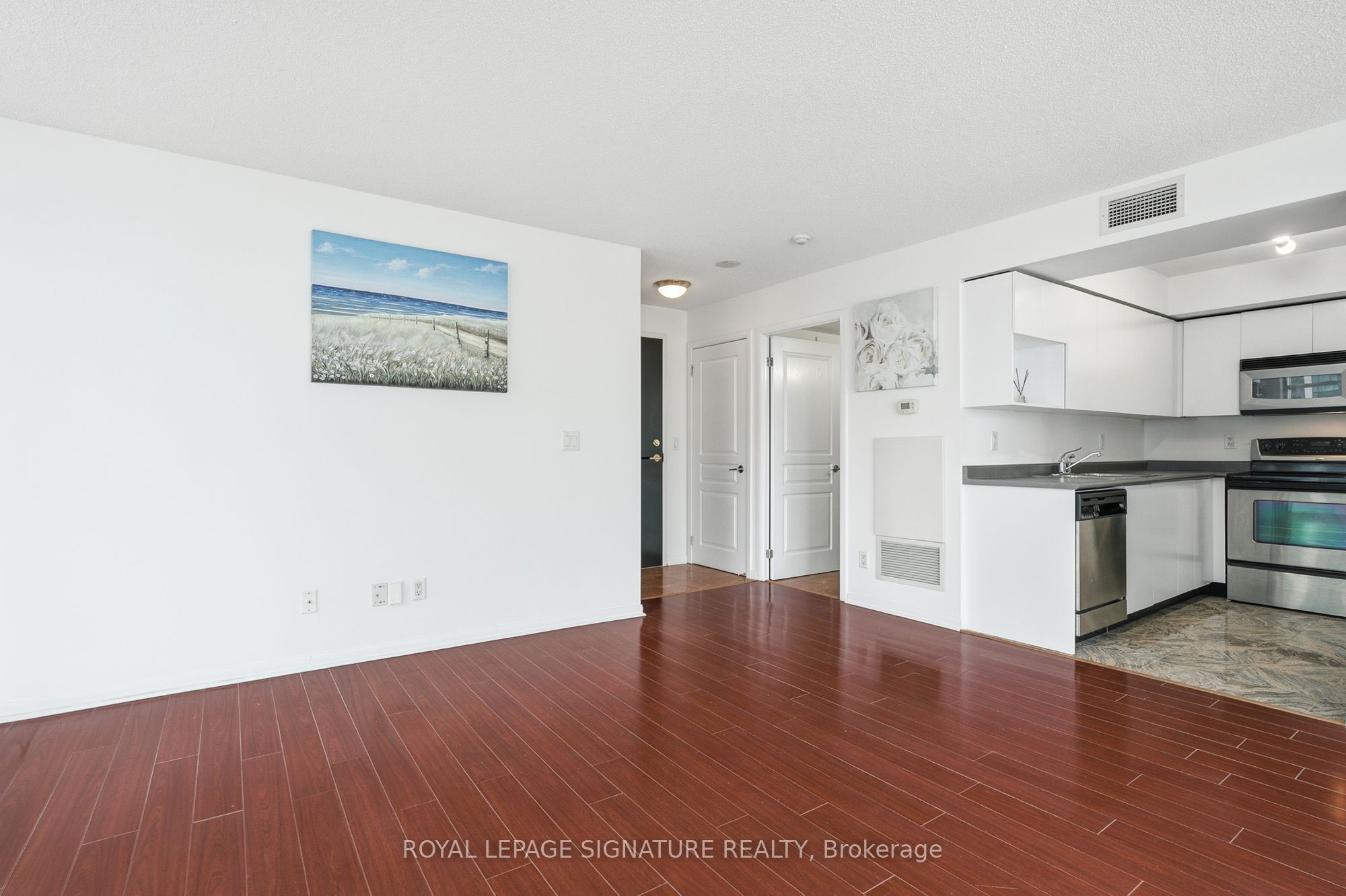 18 Yonge Street 2011 Property Photo 14