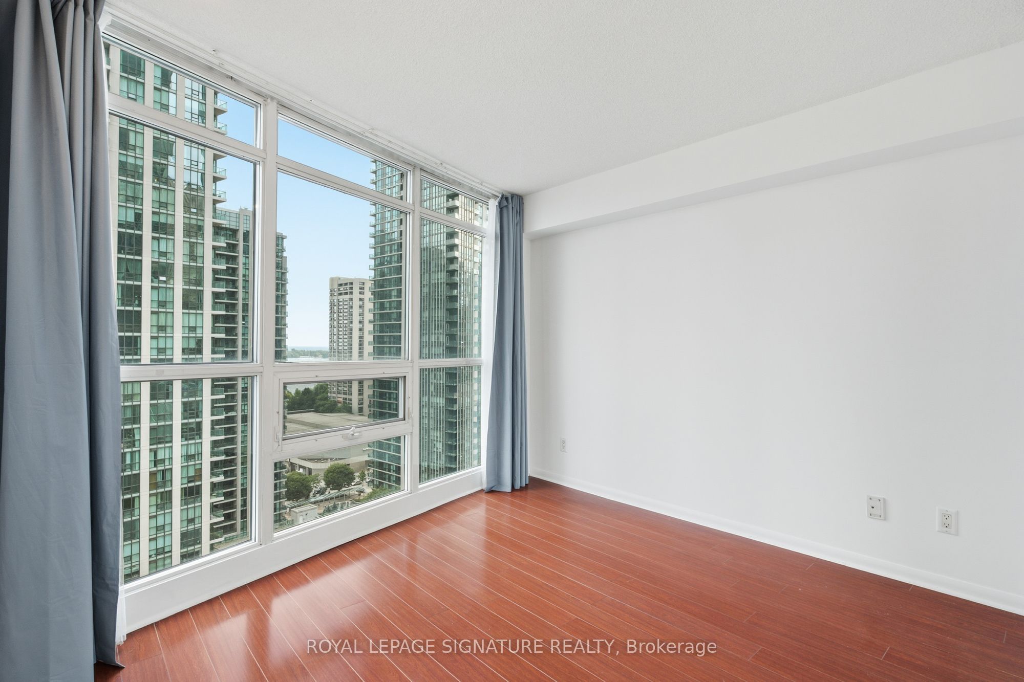 18 Yonge Street 2011 Property Photo 20