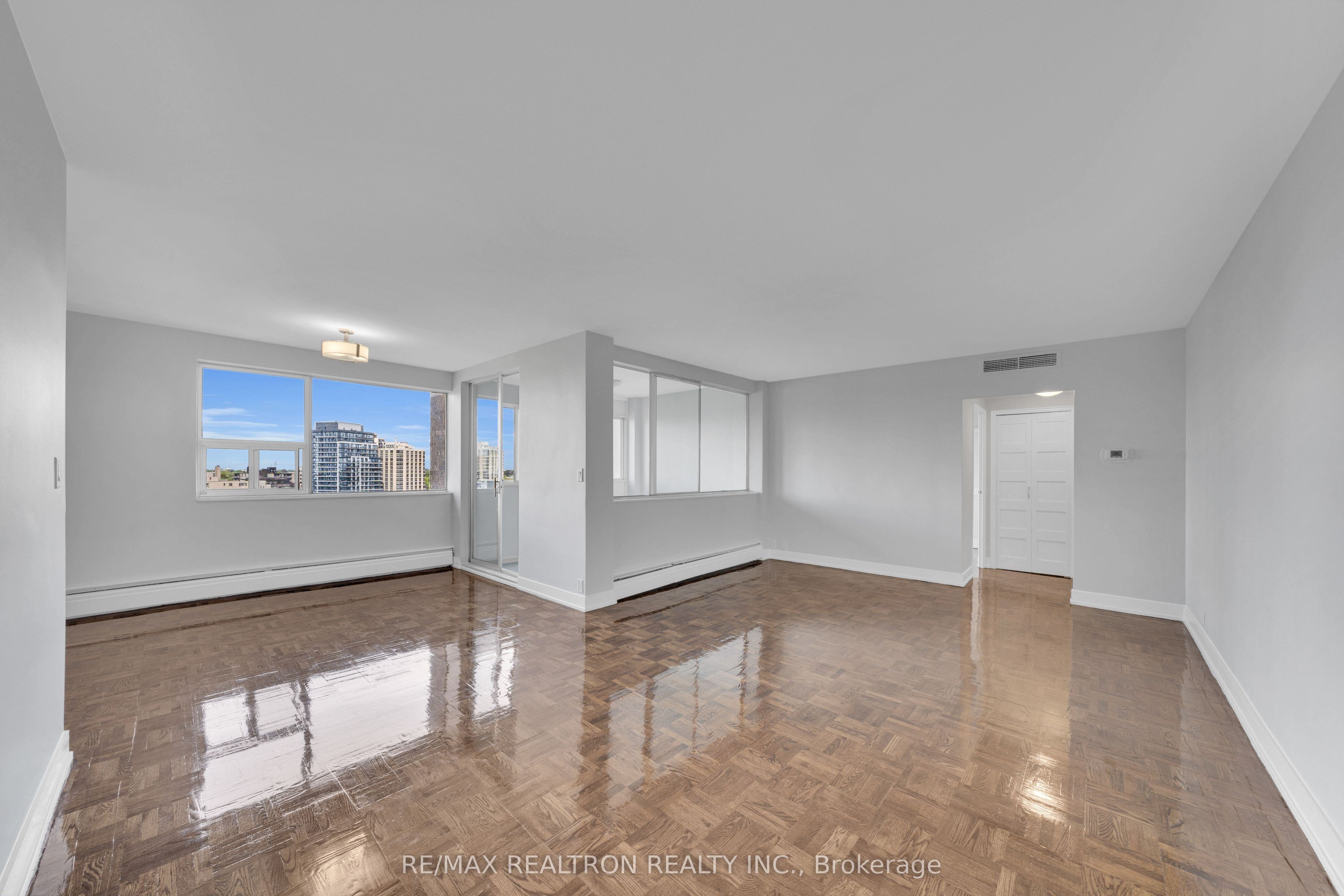 9 Deer Park Crescent 1602 Property Photo 1