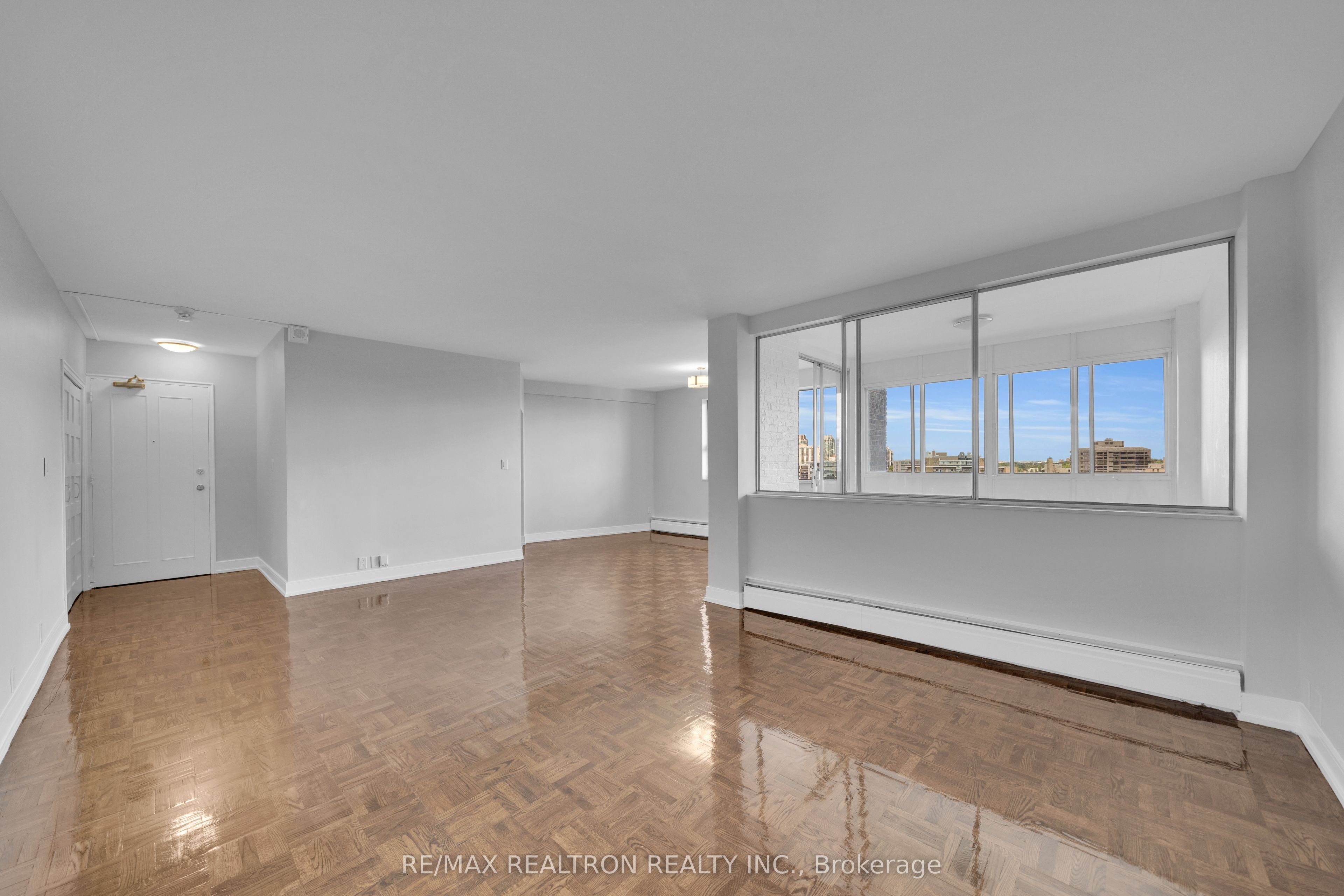 9 Deer Park Crescent 1602 Property Photo 2