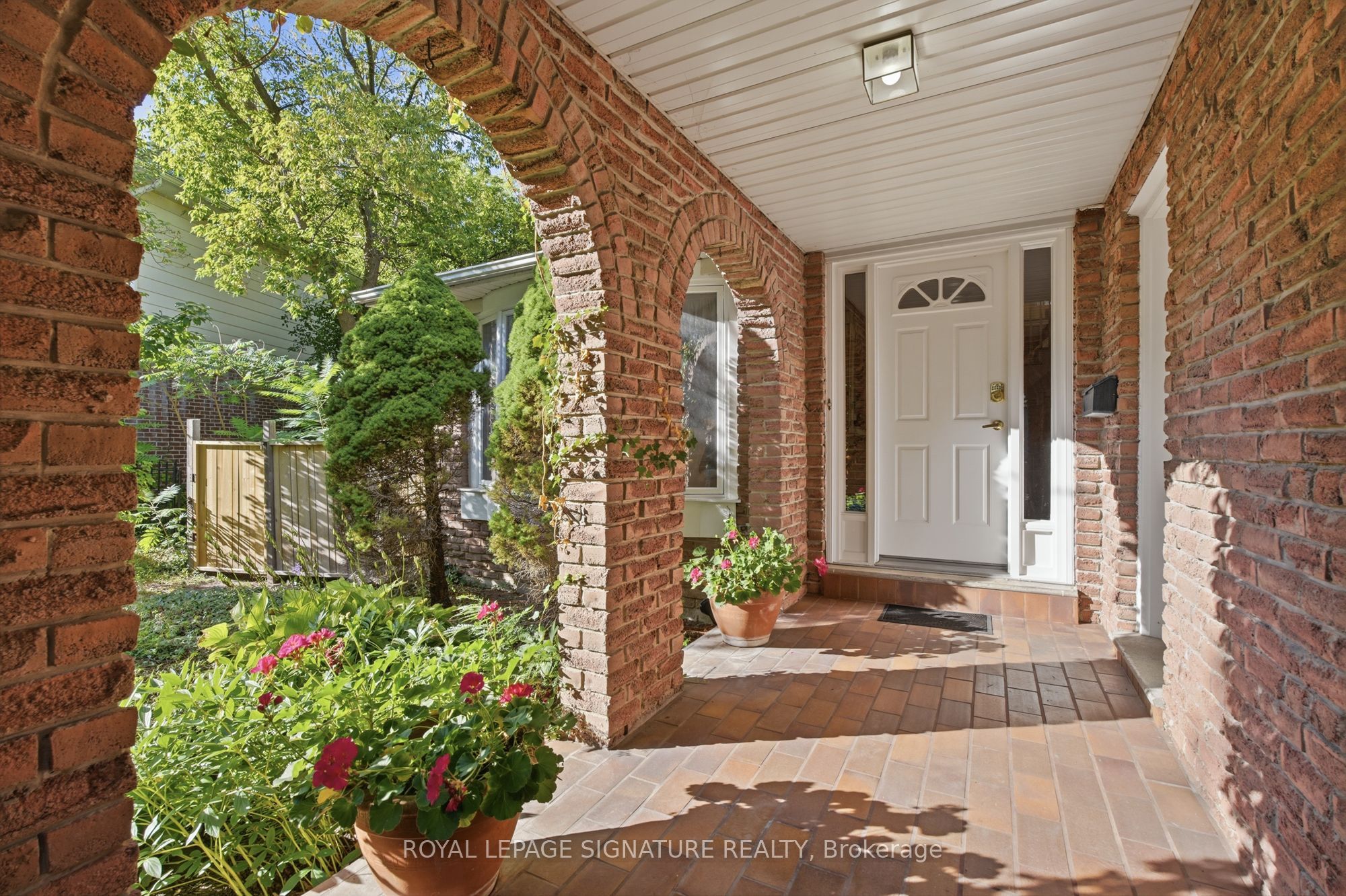 20 Wellesbourne Crescent Property Photo 2