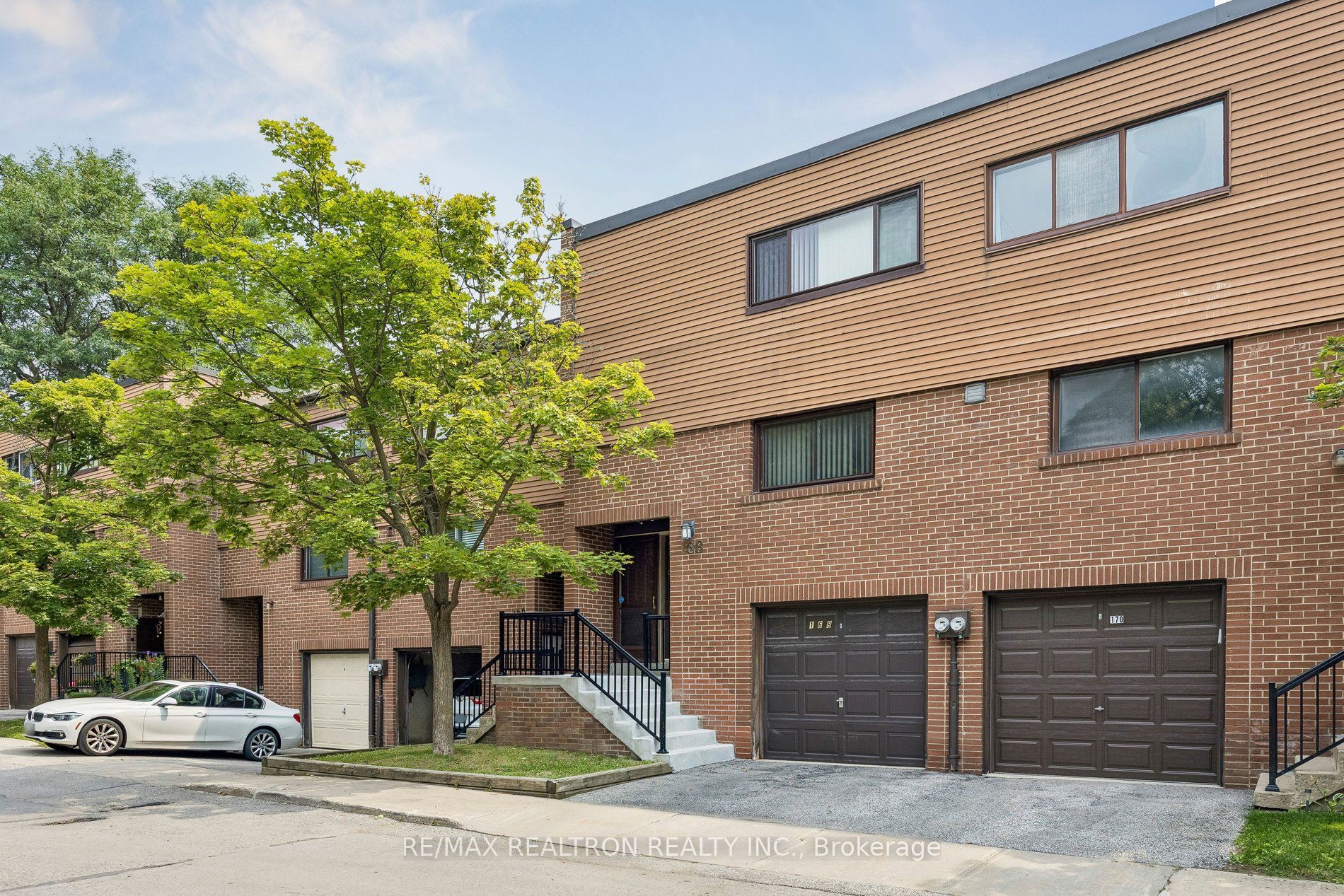 168 Song Meadoway Property Photo 2