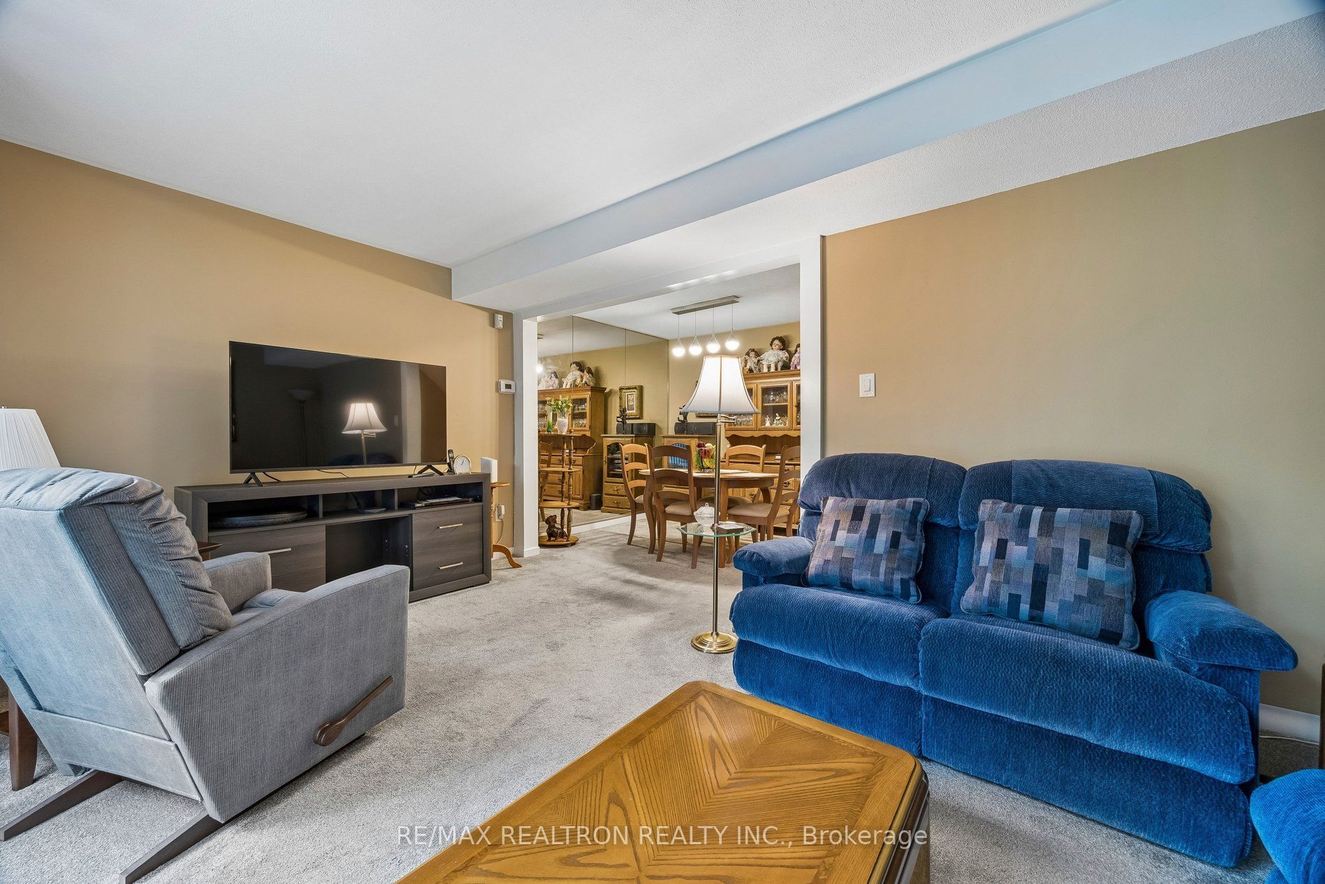 168 Song Meadoway Property Photo 11