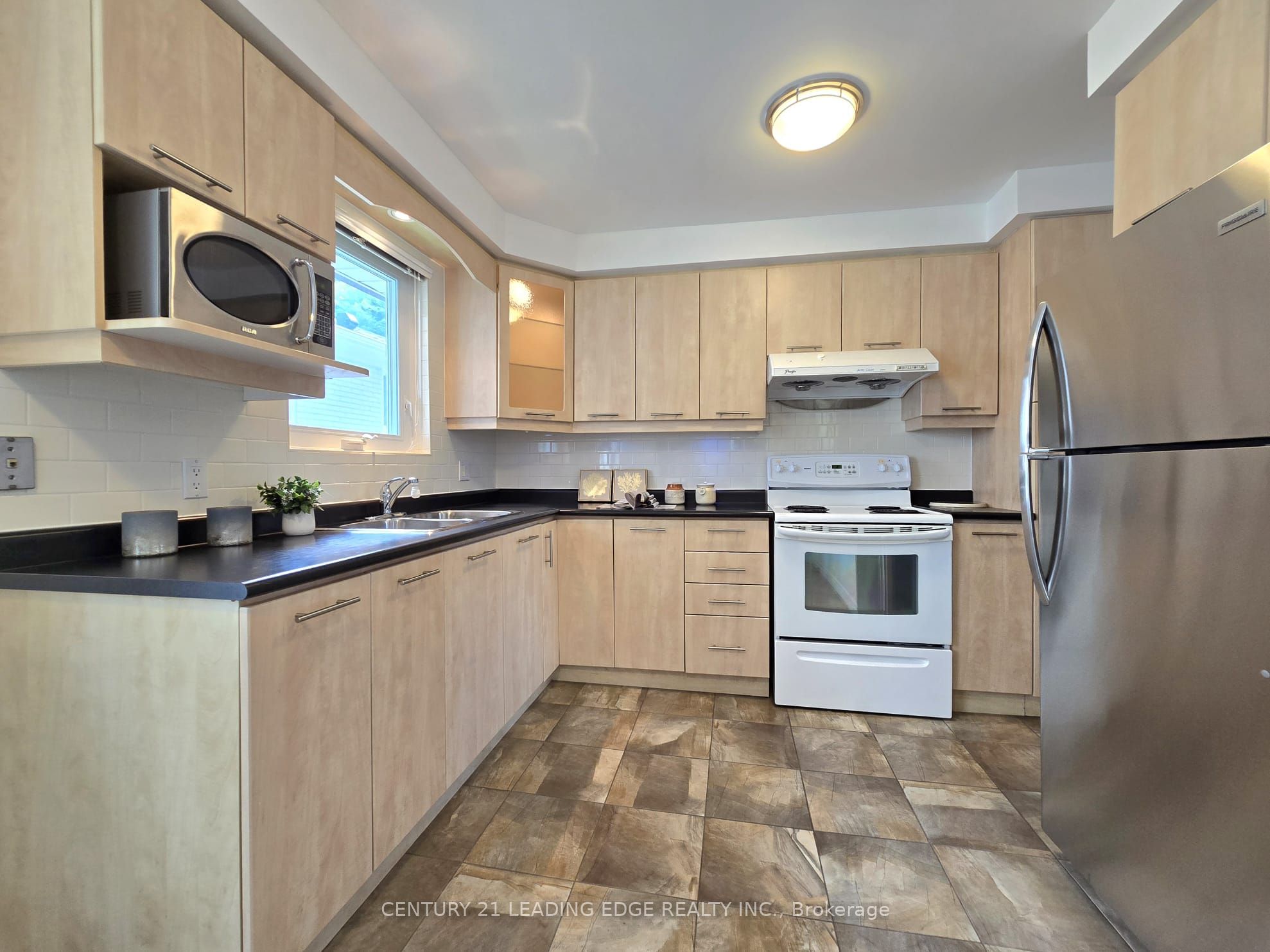 46 Adamede Crescent Property Photo 14