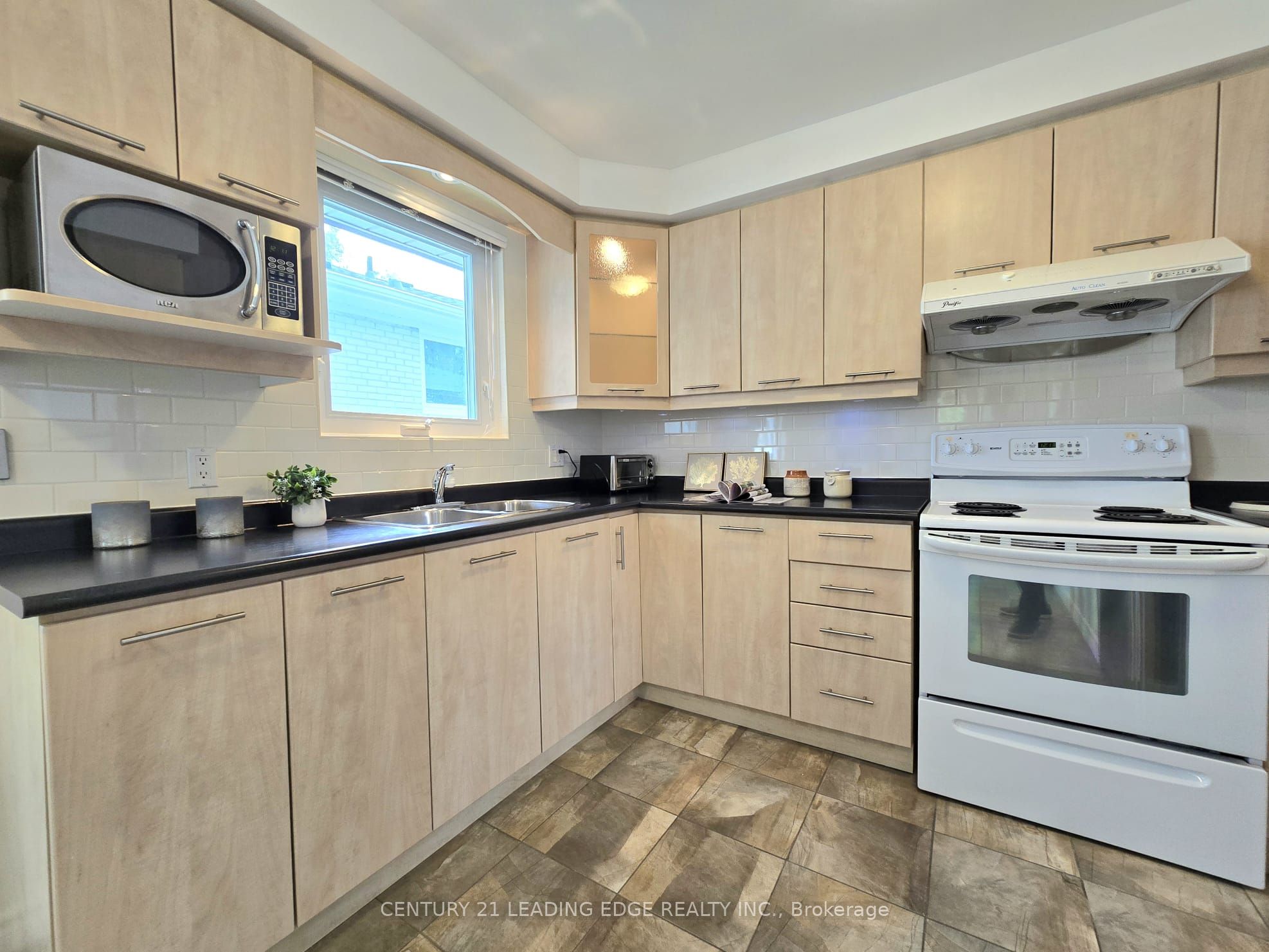 46 Adamede Crescent Property Photo 15