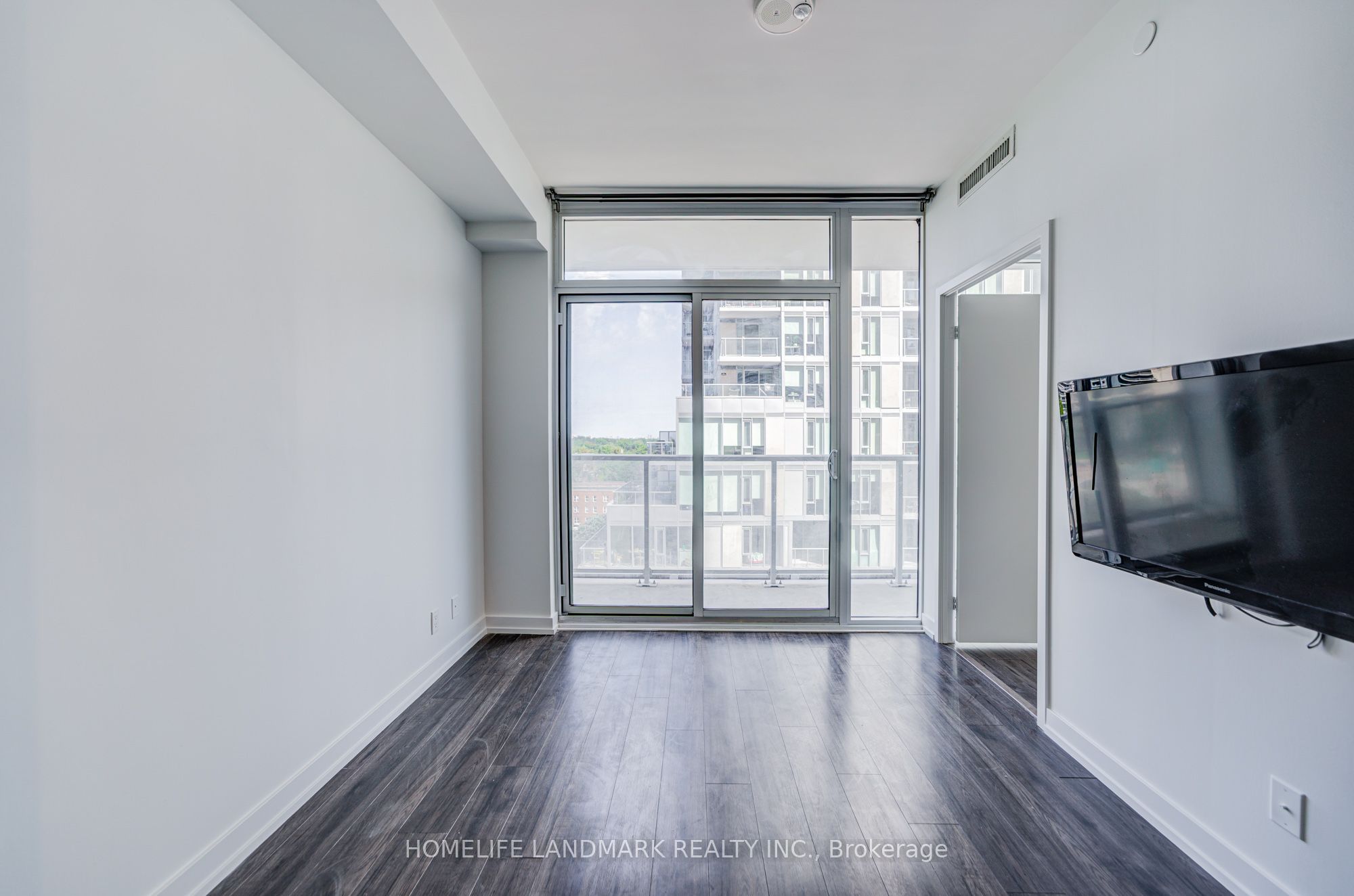 33 Helendale Avenue 601 Property Photo 15