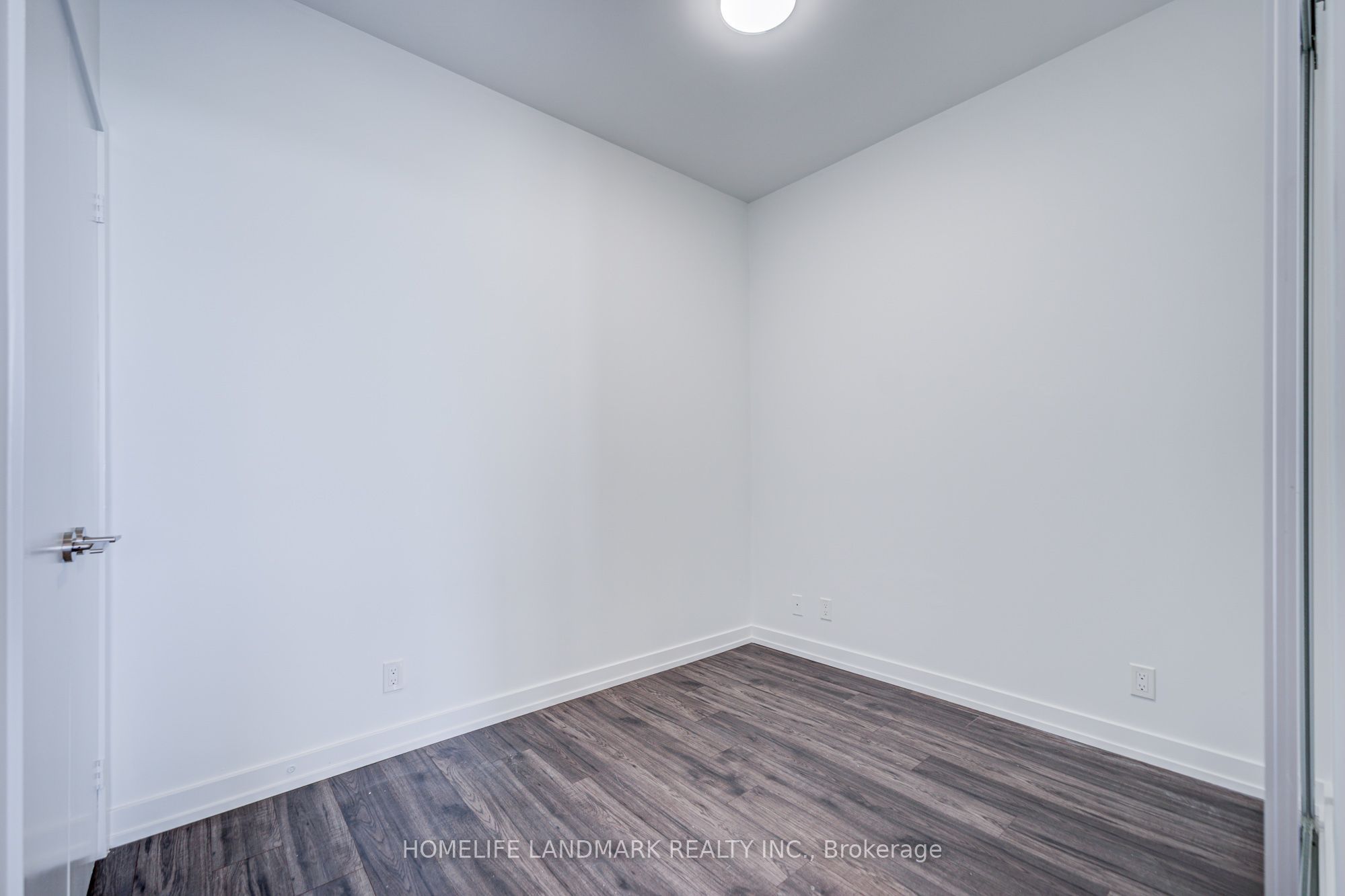 33 Helendale Avenue 601 Property Photo 25