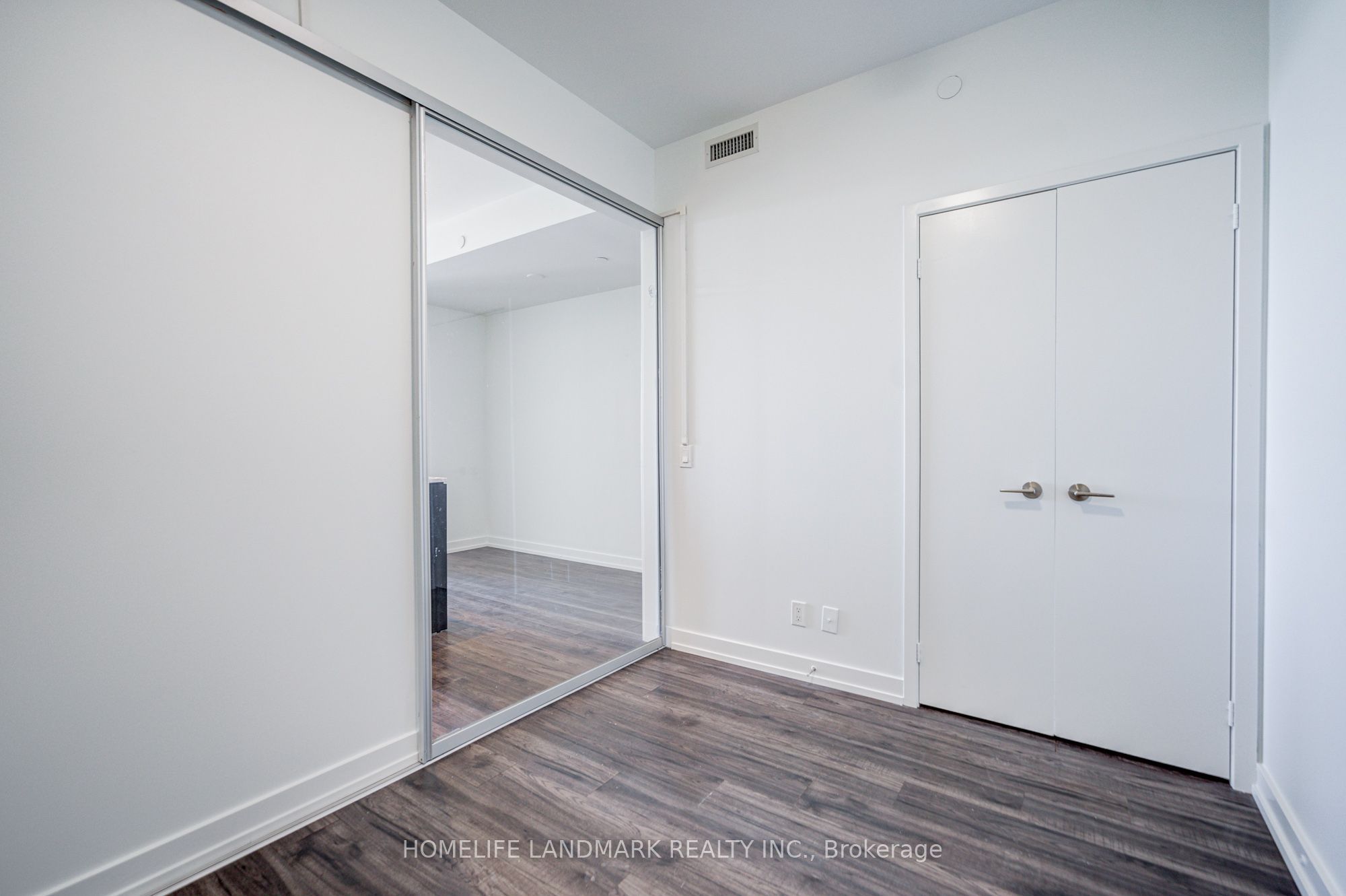 33 Helendale Avenue 601 Property Photo 26