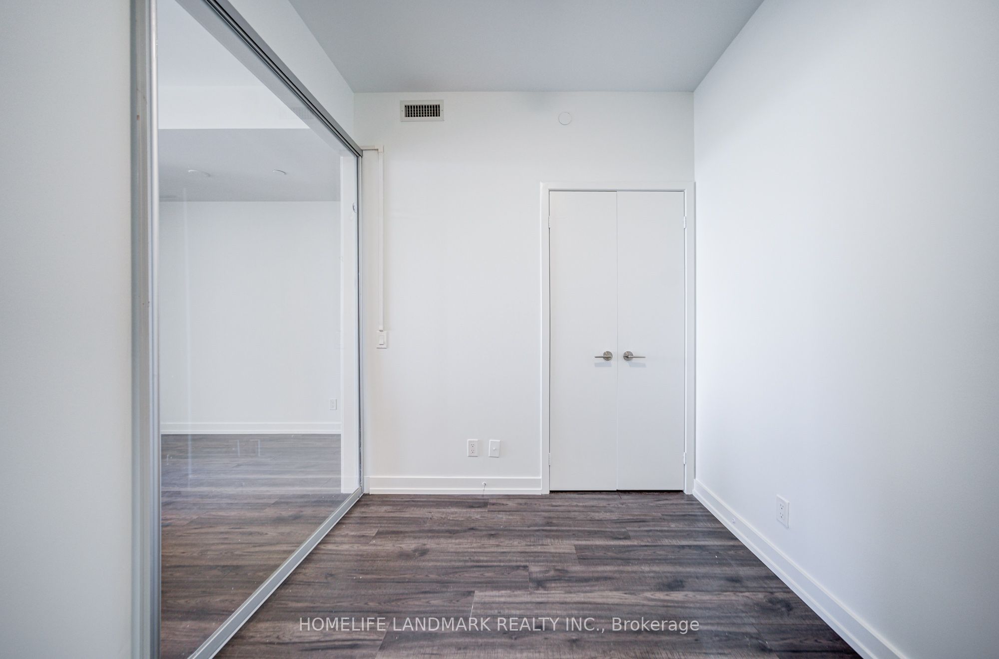 33 Helendale Avenue 601 Property Photo 27