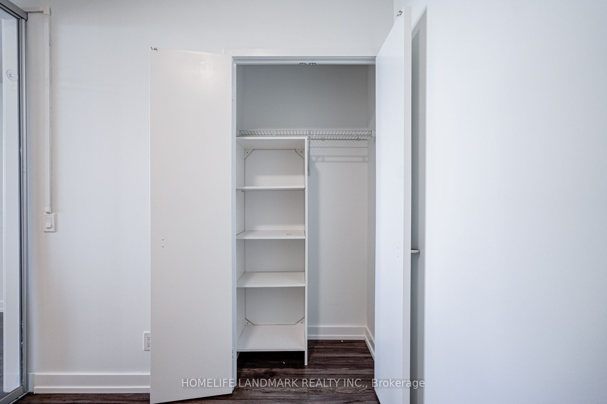 33 Helendale Avenue 601 Property Photo 28