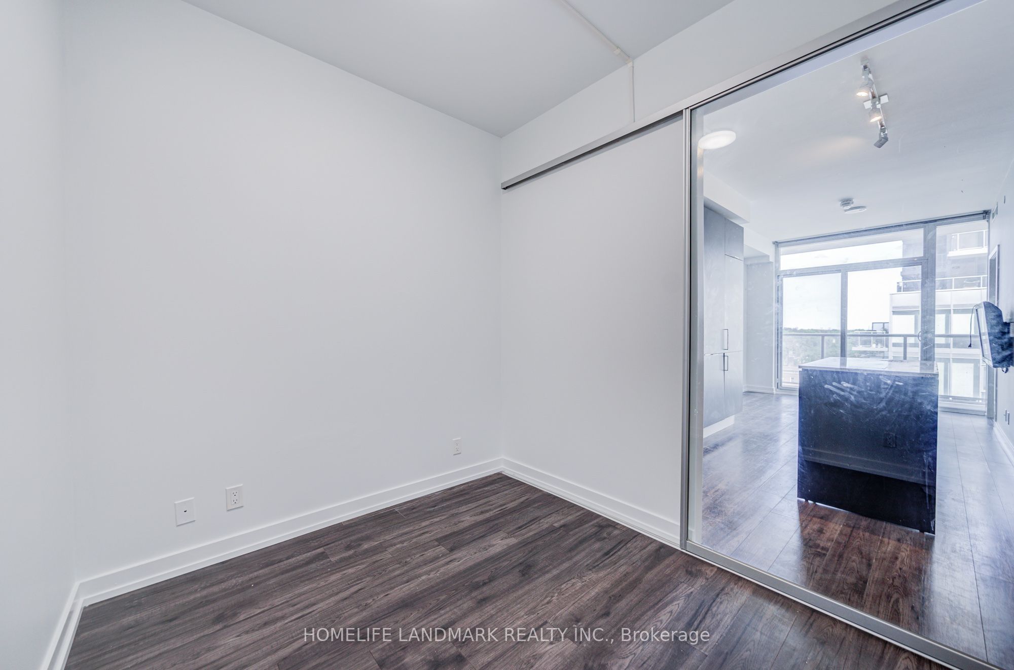 33 Helendale Avenue 601 Property Photo 29