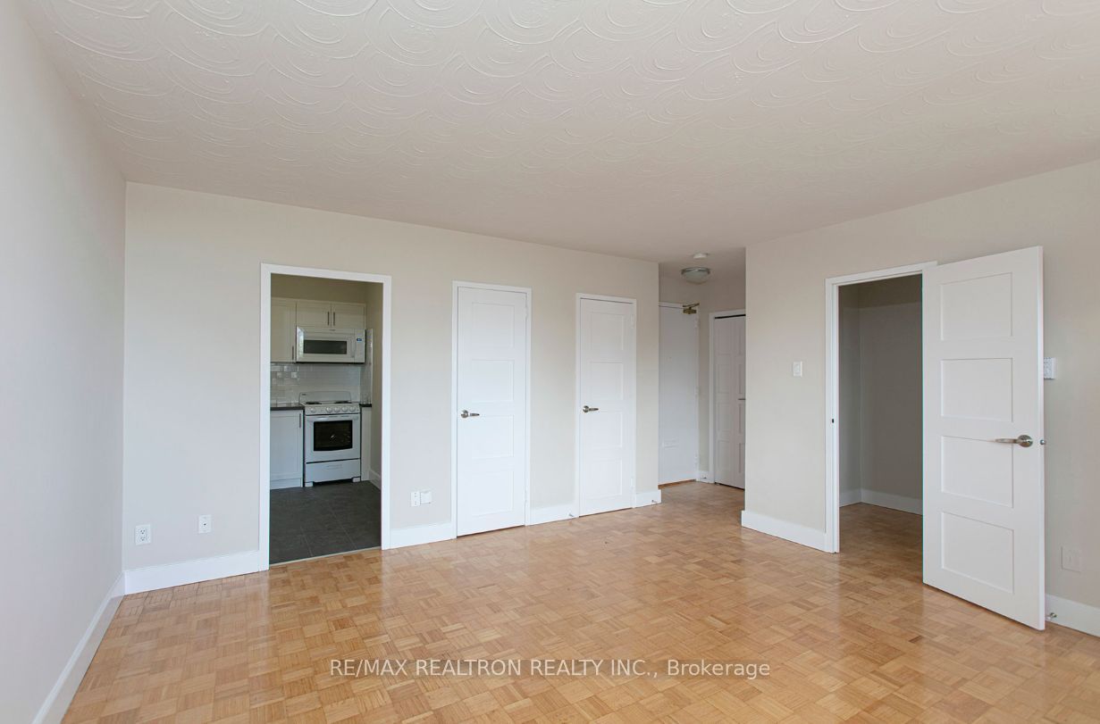 525 Eglinton Avenue E 900 Property Photo 1