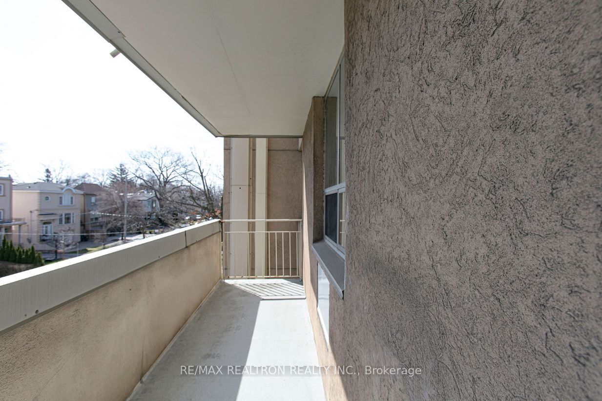 525 Eglinton Avenue E 900 Property Photo 3
