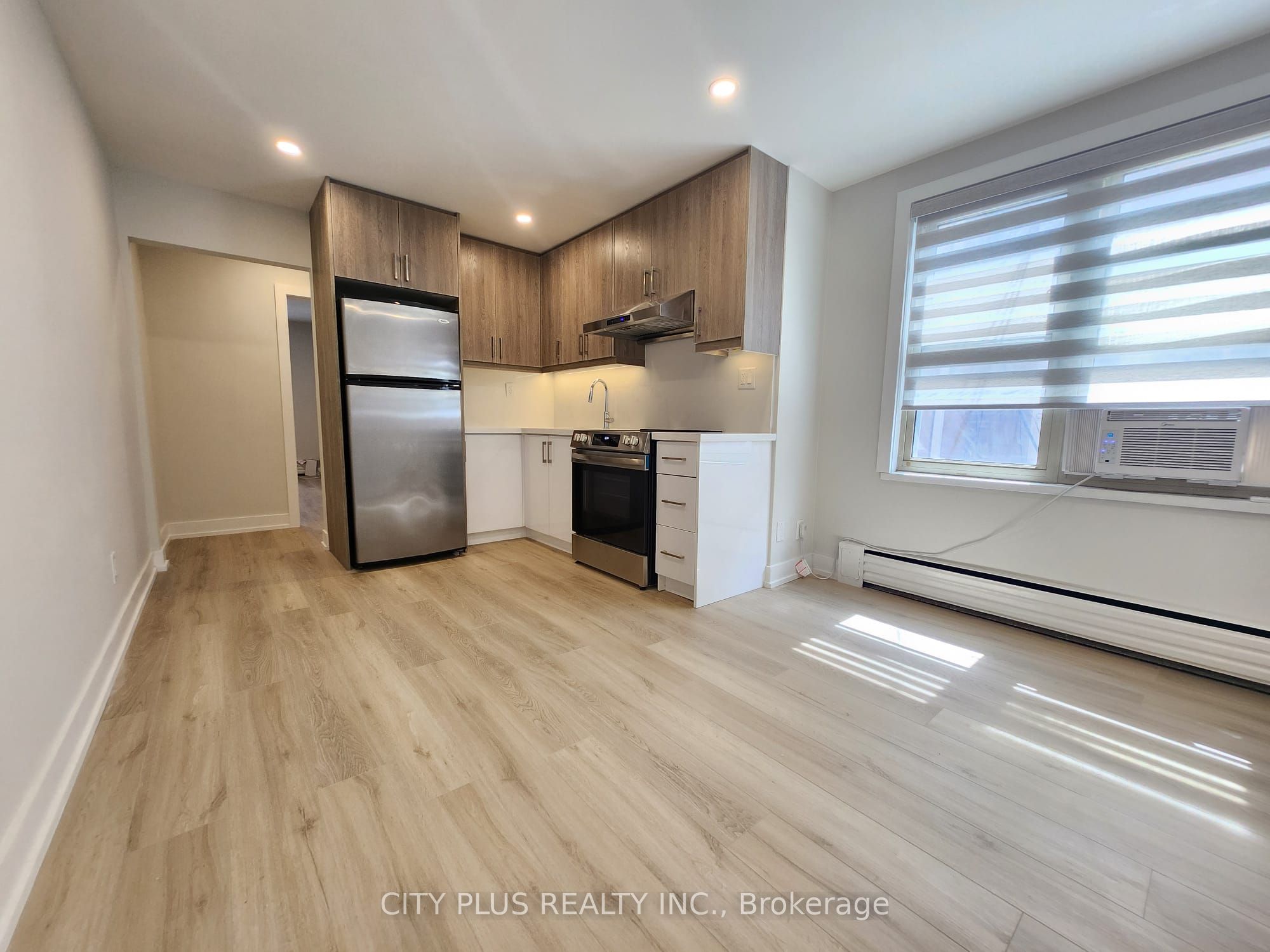 3547 Bathurst Street 2 Property Photo 3